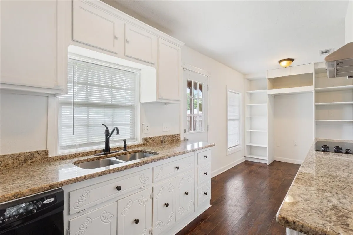Single Family Residence For Sale in Falls County , 102 E Southland Avenue, Marlin, Texas 76661, 3 Bedrooms, 1 Bathroom, Garage spaces, 1,632 Sqft, built in 1954, Price $155,000, mls#21157359, Real Estate Agent in Marlin, Homes For Sale in Falls county, Homes For Sale in Marlin, Realtor in Marlin Texas, Real Estate Brokerage Independent Realty Texas, Luminita Cordes Realtor