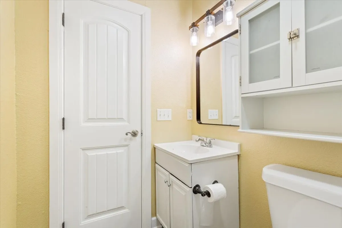 Single Family Residence For Sale in Falls County , 102 E Southland Avenue, Marlin, Texas 76661, 3 Bedrooms, 1 Bathroom, Garage spaces, 1,632 Sqft, built in 1954, Price $155,000, mls#21157359, Real Estate Agent in Marlin, Homes For Sale in Falls county, Homes For Sale in Marlin, Realtor in Marlin Texas, Real Estate Brokerage Independent Realty Texas, Luminita Cordes Realtor