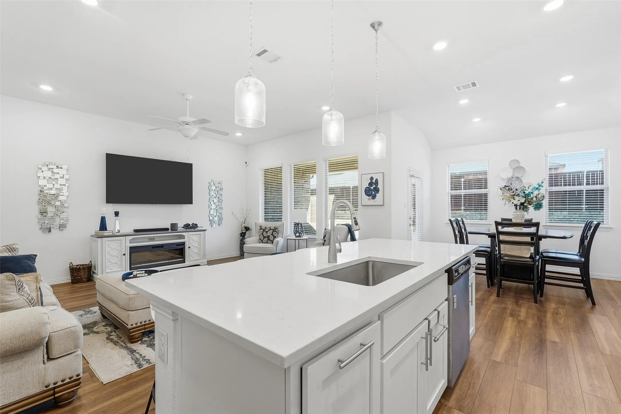Single Family Residence For Sale in Kaufman County , 1864 Everglades Drive, Forney, Texas 75126, 4 Bedroom, 2 Bathroom, 2 Garage spaces, 1,940 Sqft, built in 2023, mls#21157363, Real Estate Agent in Forney, Homes For Sale in Kaufman county, Homes For Sale in Forney, Realtor in Forney Texas, Real Estate Brokerage Independent Realty Texas, Luminita Cordes Realtor