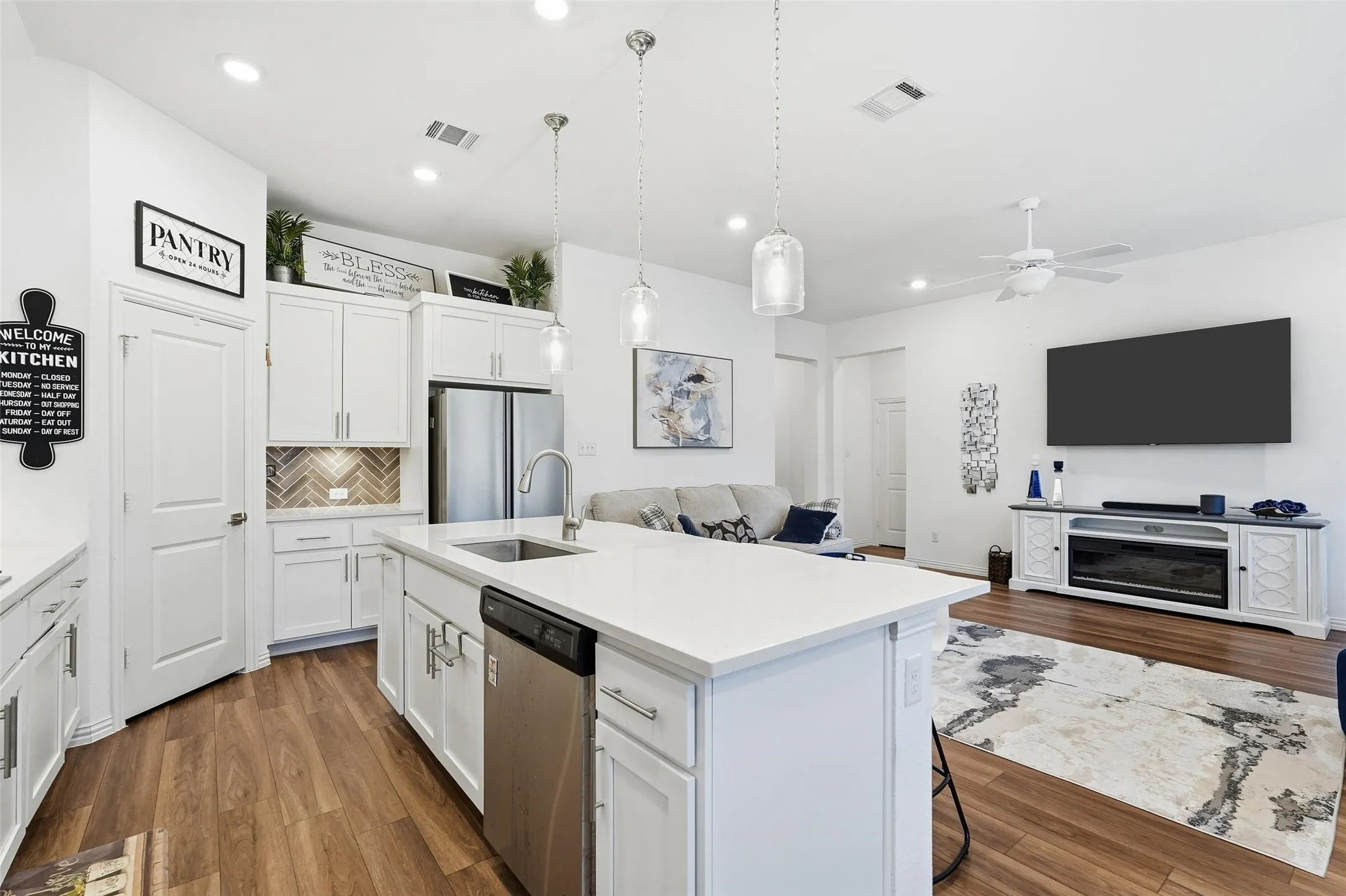 Single Family Residence For Sale in Kaufman County , 1864 Everglades Drive, Forney, Texas 75126, 4 Bedroom, 2 Bathroom, 2 Garage spaces, 1,940 Sqft, built in 2023, mls#21157363, Real Estate Agent in Forney, Homes For Sale in Kaufman county, Homes For Sale in Forney, Realtor in Forney Texas, Real Estate Brokerage Independent Realty Texas, Luminita Cordes Realtor