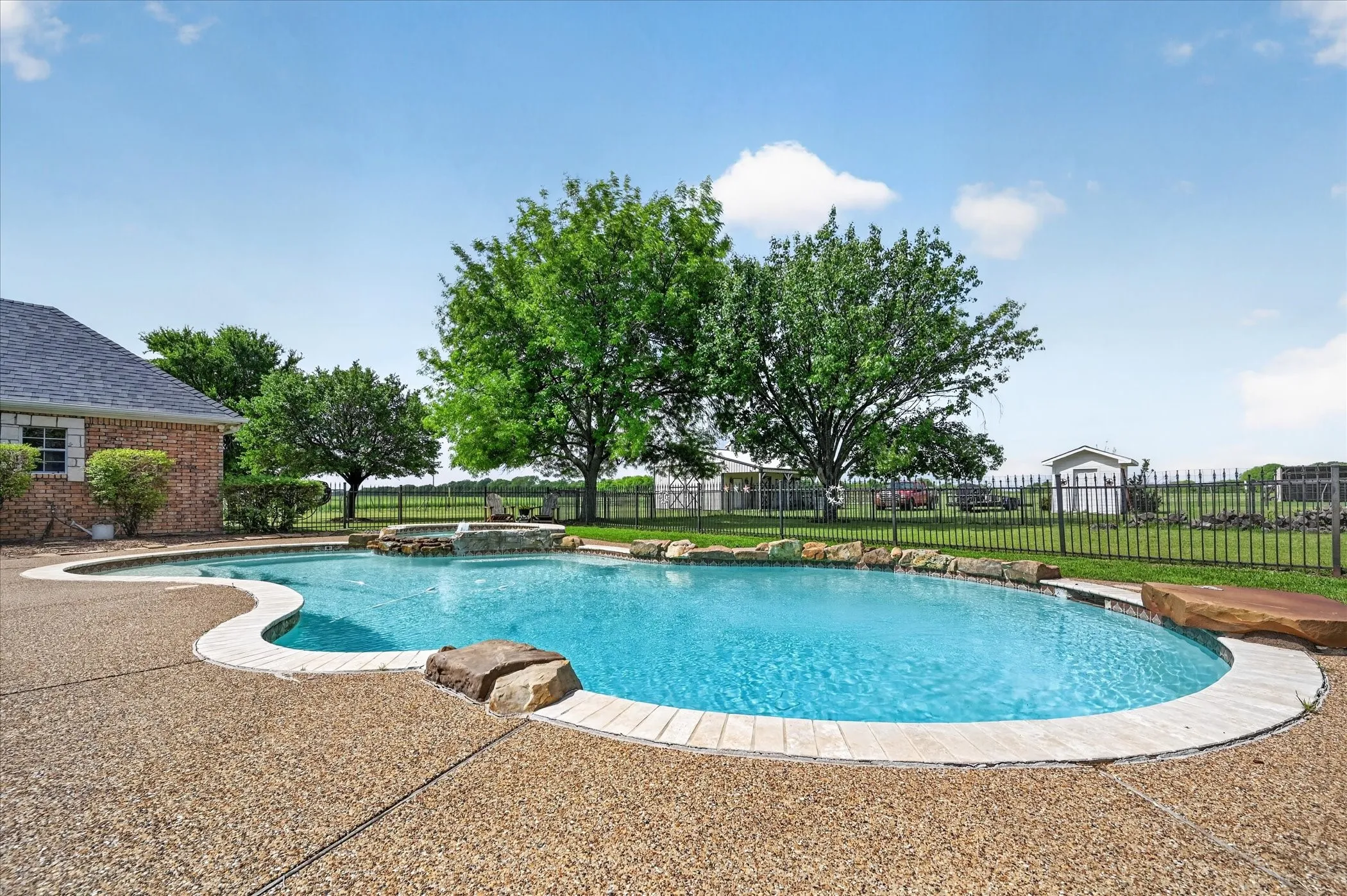 Single Family Residence For Sale in Collin County , 10917 County Road 290, Anna, Texas 75409, 4 Bedroom, 3 Bathroom, 2 Garage spaces, 2,431 Sqft, built in 1999, Preowned, mls#21157366, Real Estate Agent in Anna, Homes For Sale in Collin county, Homes For Sale in Anna, Realtor in Anna Texas, Real Estate Brokerage Independent Realty Texas, Luminita Cordes Realtor