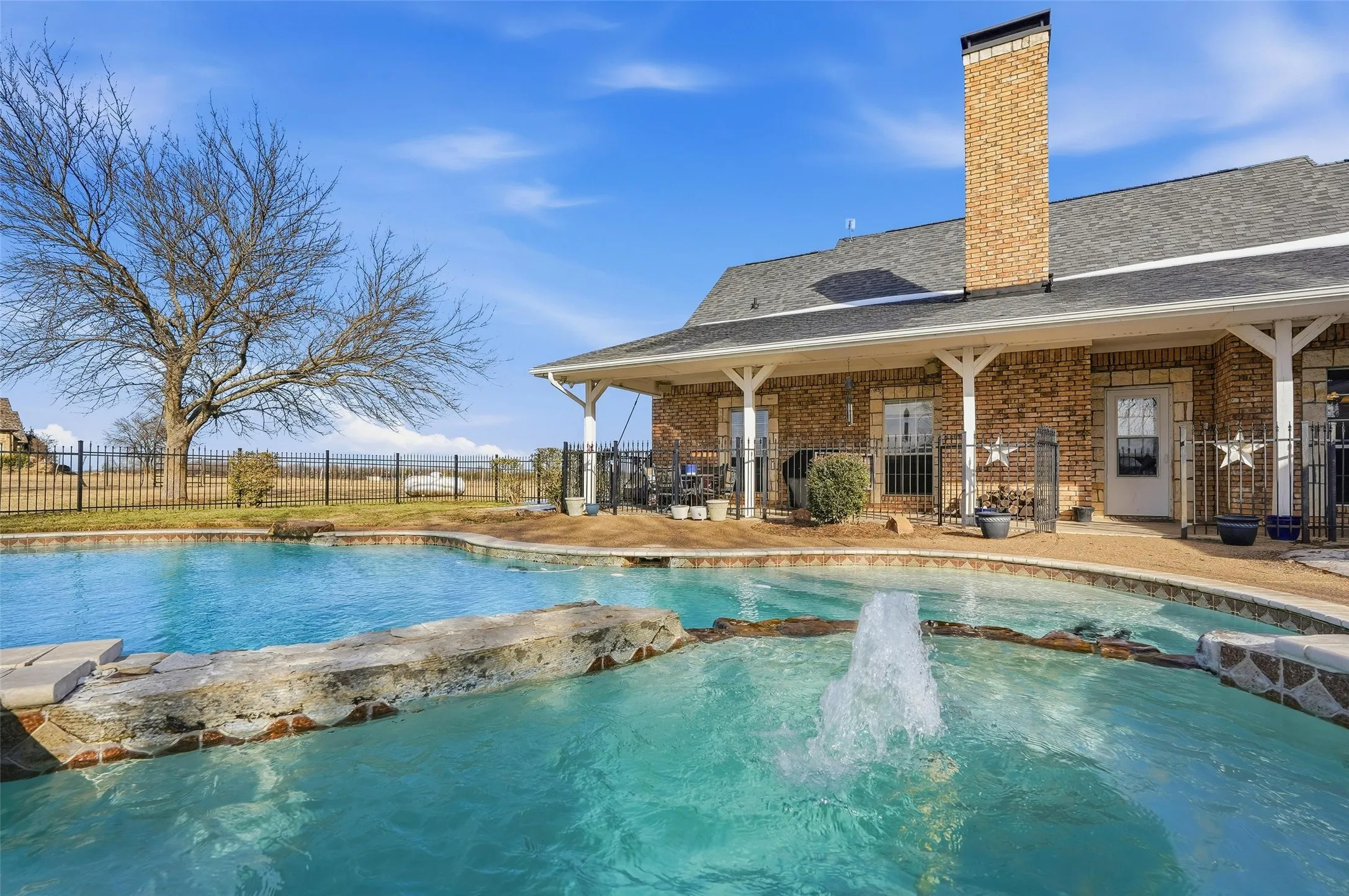 Lovely pool for hot summer days.