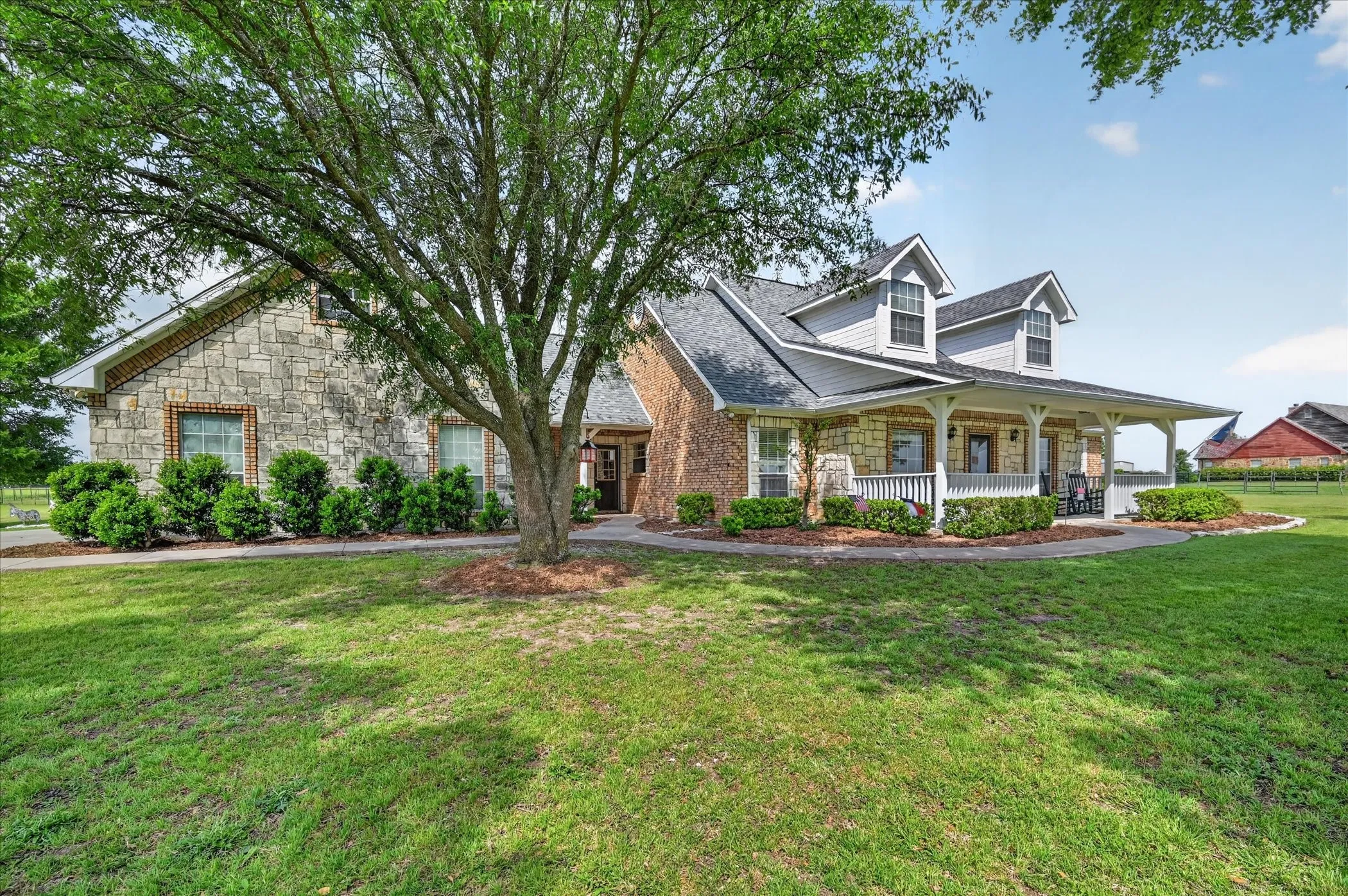 Single Family Residence For Sale in Collin County , 10917 County Road 290, Anna, Texas 75409, 4 Bedroom, 3 Bathroom, 2 Garage spaces, 2,431 Sqft, built in 1999, Preowned, mls#21157366, Real Estate Agent in Anna, Homes For Sale in Collin county, Homes For Sale in Anna, Realtor in Anna Texas, Real Estate Brokerage Independent Realty Texas, Luminita Cordes Realtor