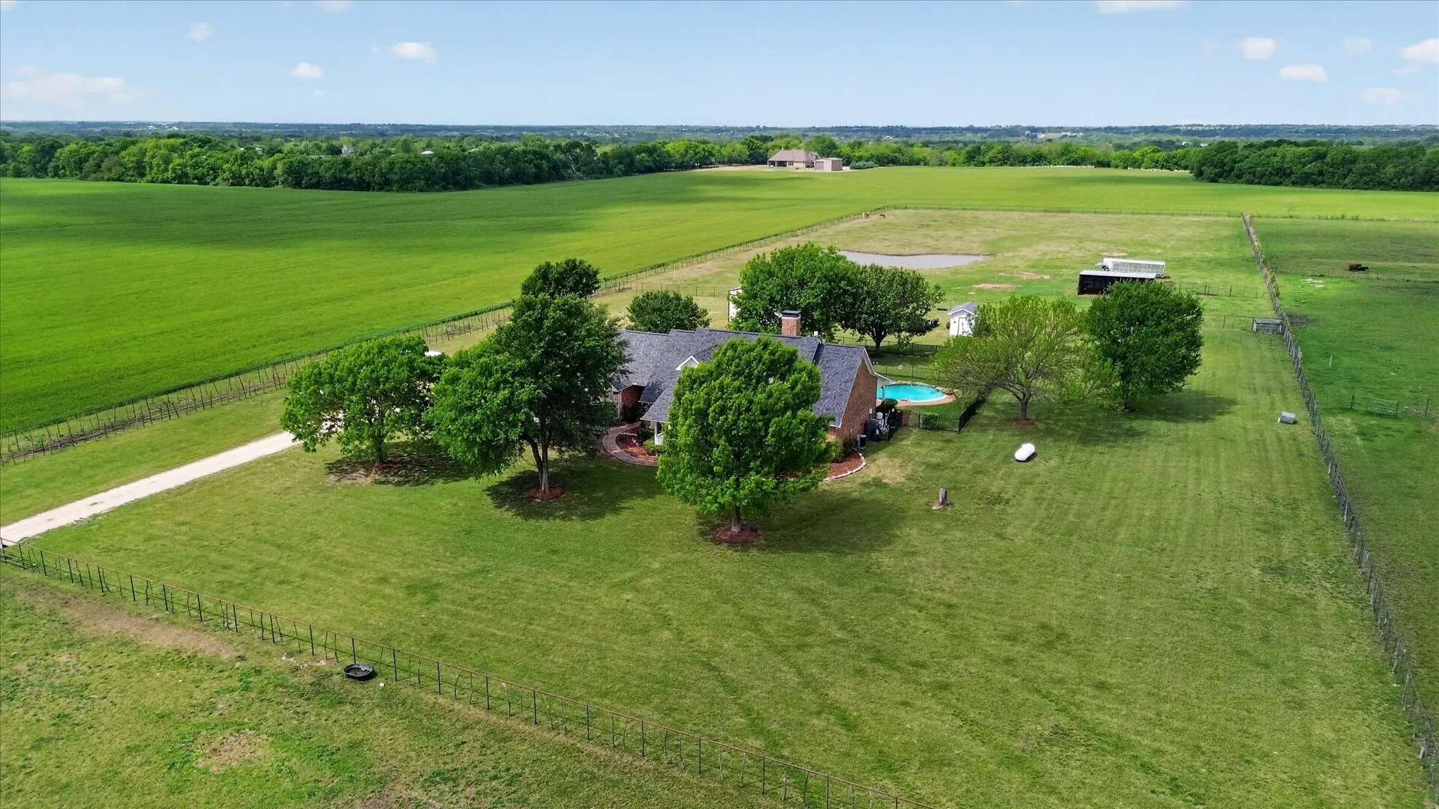 Bird's eye view of this great property.