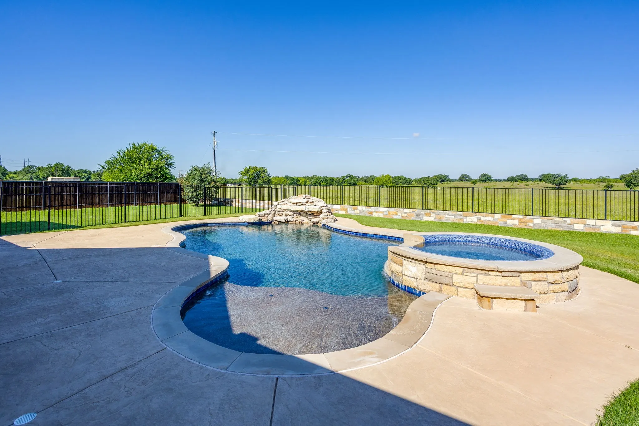 Single Family Residence For Sale in Young County , 733 Fm 2652, Graham, Texas 76450, 3 Bedroom, 4 Bathroom, 3 Garage spaces, 2,852 Sqft, built in 2019, Preowned, mls#21156994, Real Estate Agent in Graham, Homes For Sale in Young county, Homes For Sale in Graham, Realtor in Graham Texas, Real Estate Brokerage Independent Realty Texas, Luminita Cordes Realtor