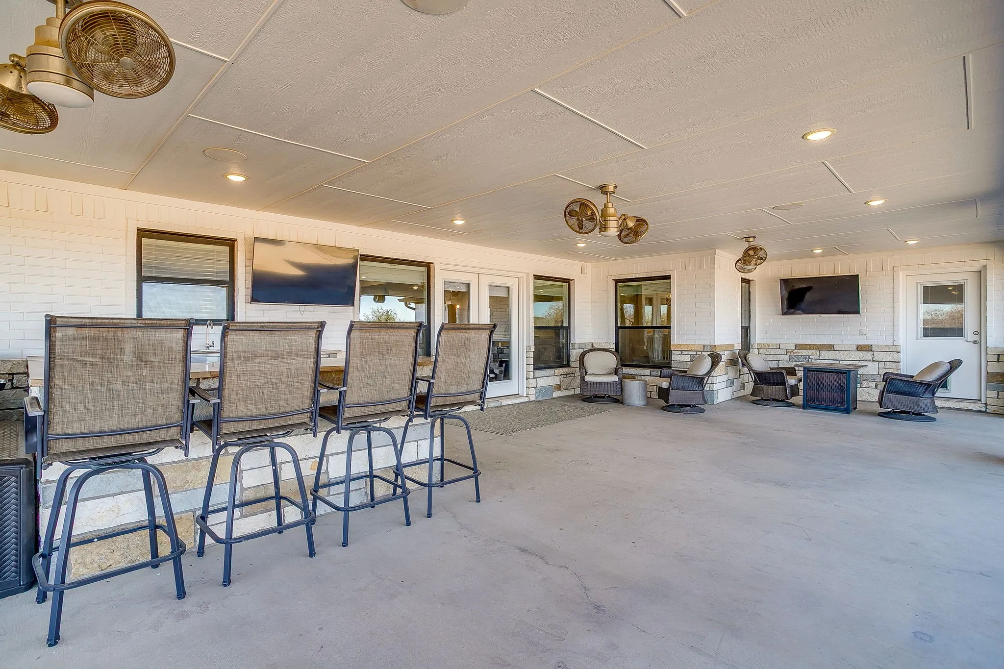 Single Family Residence For Sale in Young County , 733 Fm 2652, Graham, Texas 76450, 3 Bedroom, 4 Bathroom, 3 Garage spaces, 2,852 Sqft, built in 2019, Preowned, mls#21156994, Real Estate Agent in Graham, Homes For Sale in Young county, Homes For Sale in Graham, Realtor in Graham Texas, Real Estate Brokerage Independent Realty Texas, Luminita Cordes Realtor
