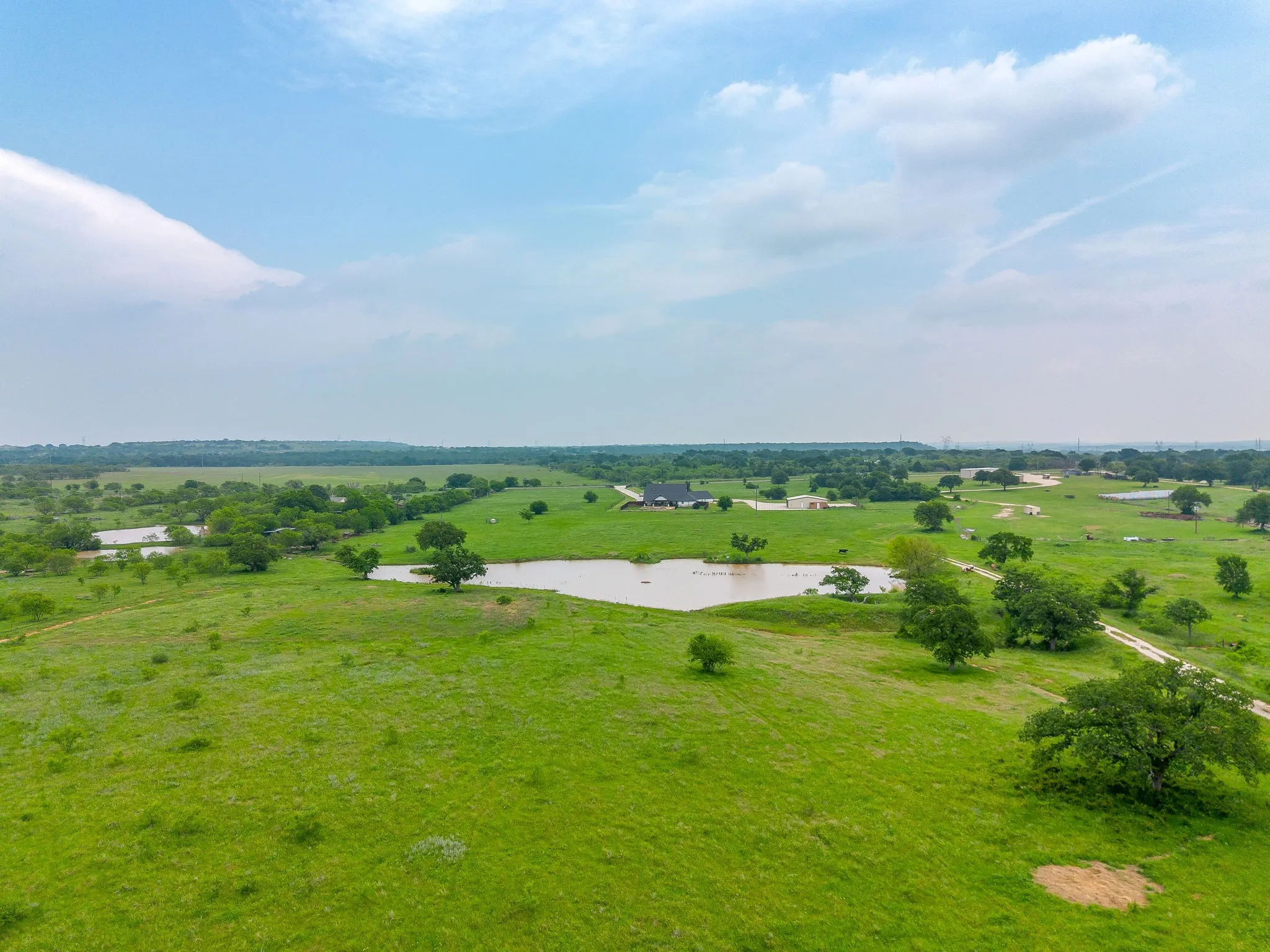 Single Family Residence For Sale in Young County , 733 Fm 2652, Graham, Texas 76450, 3 Bedroom, 4 Bathroom, 3 Garage spaces, 2,852 Sqft, built in 2019, Preowned, mls#21156994, Real Estate Agent in Graham, Homes For Sale in Young county, Homes For Sale in Graham, Realtor in Graham Texas, Real Estate Brokerage Independent Realty Texas, Luminita Cordes Realtor