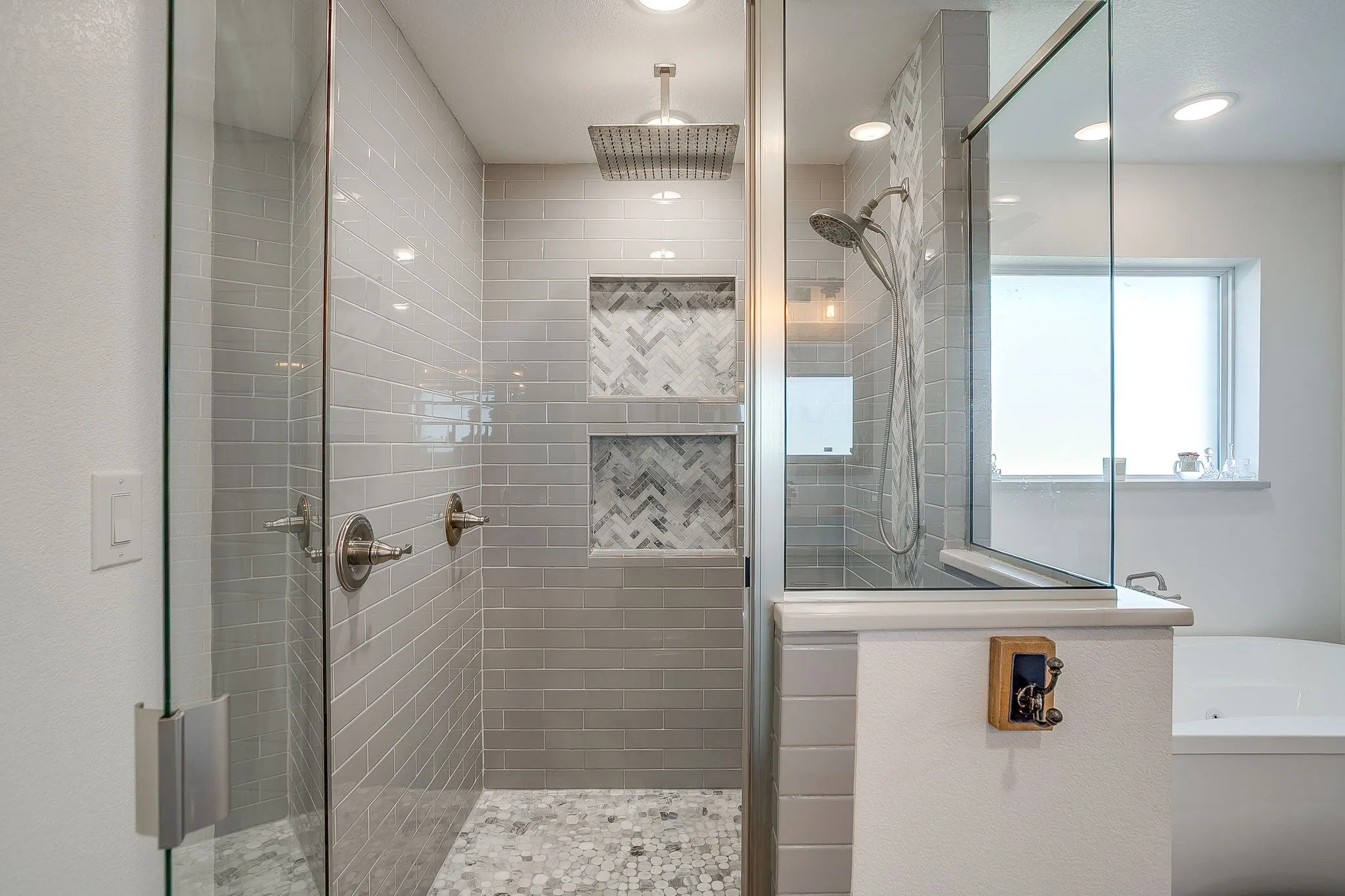 Single Family Residence For Sale in Young County , 733 Fm 2652, Graham, Texas 76450, 3 Bedroom, 4 Bathroom, 3 Garage spaces, 2,852 Sqft, built in 2019, Preowned, mls#21156994, Real Estate Agent in Graham, Homes For Sale in Young county, Homes For Sale in Graham, Realtor in Graham Texas, Real Estate Brokerage Independent Realty Texas, Luminita Cordes Realtor