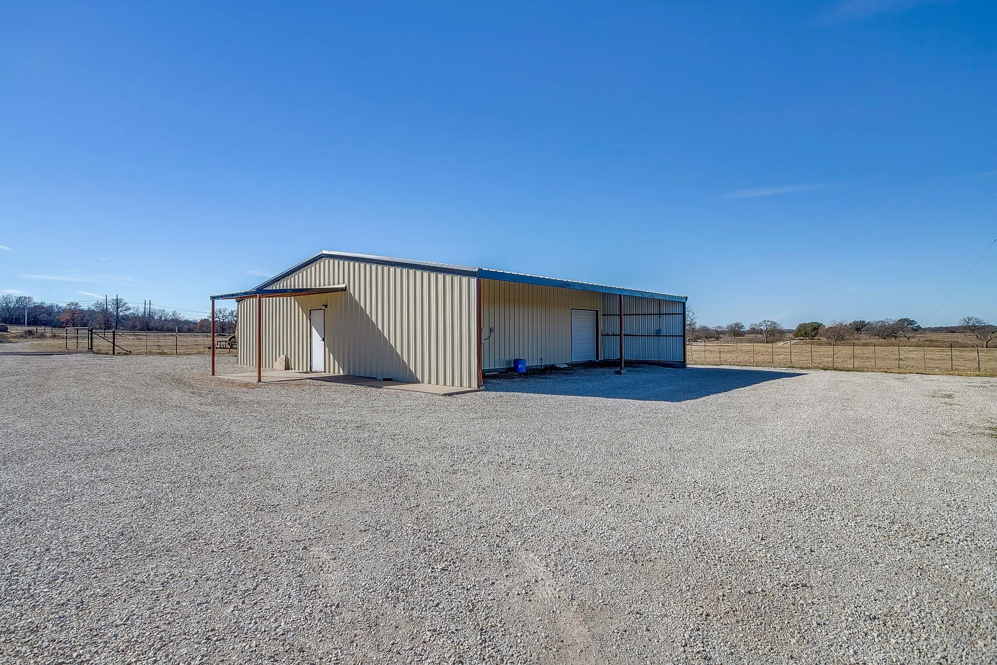Single Family Residence For Sale in Young County , 733 Fm 2652, Graham, Texas 76450, 3 Bedroom, 4 Bathroom, 3 Garage spaces, 2,852 Sqft, built in 2019, Preowned, mls#21156994, Real Estate Agent in Graham, Homes For Sale in Young county, Homes For Sale in Graham, Realtor in Graham Texas, Real Estate Brokerage Independent Realty Texas, Luminita Cordes Realtor