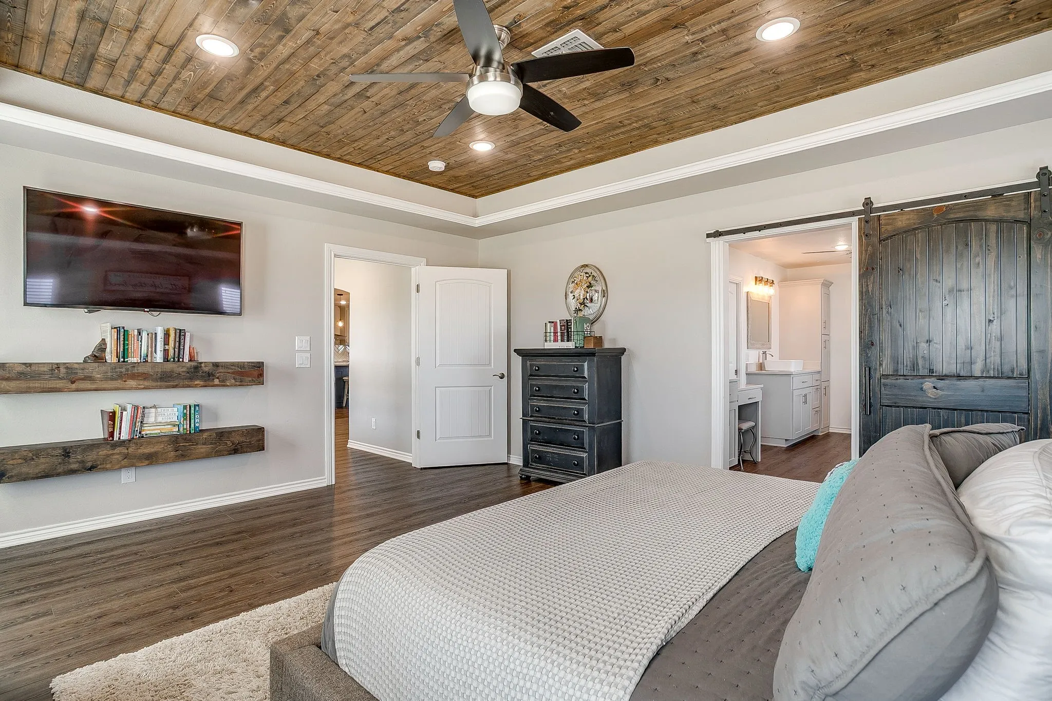 Single Family Residence For Sale in Young County , 733 Fm 2652, Graham, Texas 76450, 3 Bedroom, 4 Bathroom, 3 Garage spaces, 2,852 Sqft, built in 2019, Preowned, mls#21156994, Real Estate Agent in Graham, Homes For Sale in Young county, Homes For Sale in Graham, Realtor in Graham Texas, Real Estate Brokerage Independent Realty Texas, Luminita Cordes Realtor