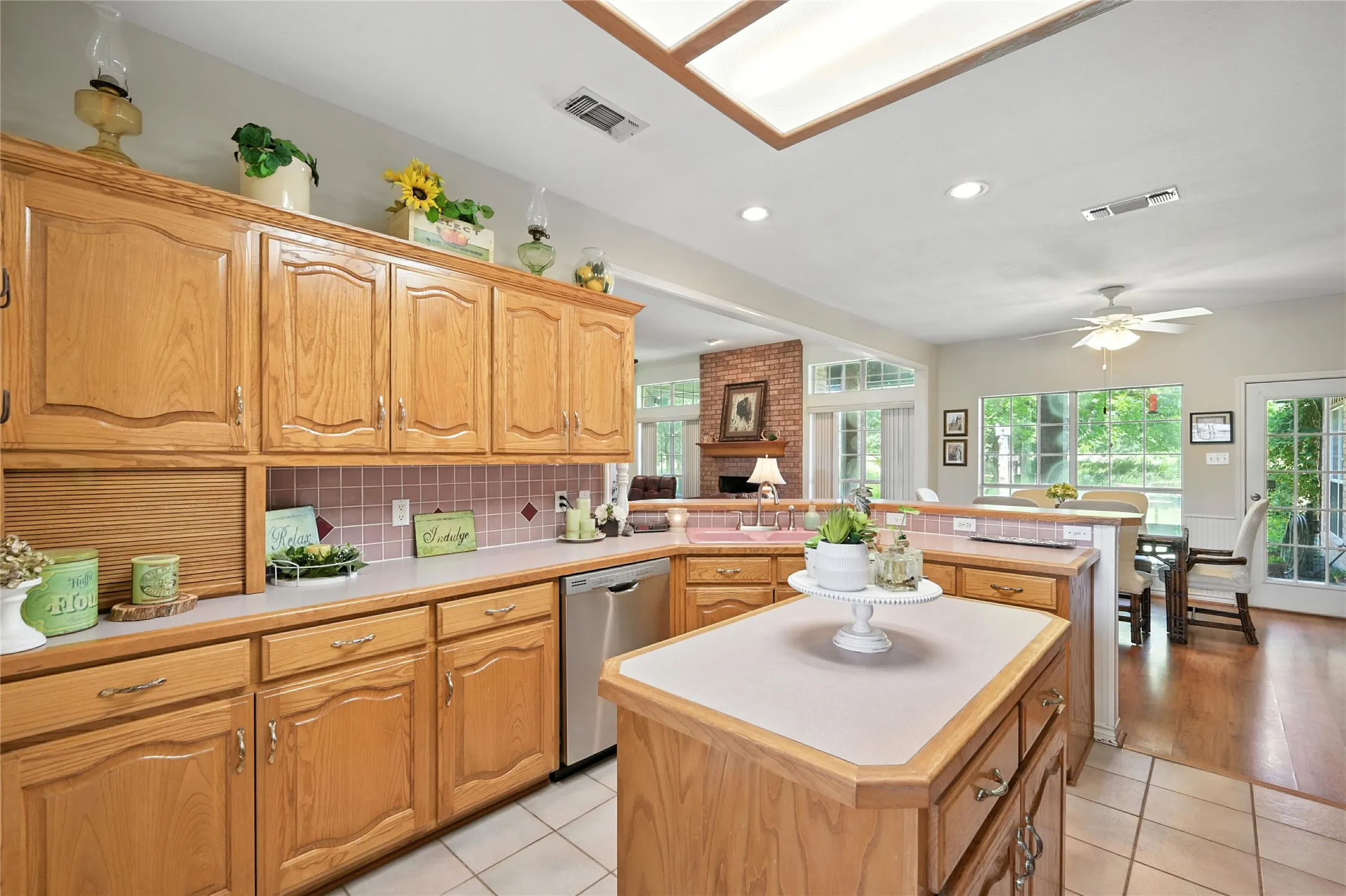 Farm For Sale in Rains County , 2134 Rs County Road 1402, Point, Texas 75472, 4 Bedroom, 3 Bathroom, 3 Garage spaces, 2,872 Sqft, built in 1997, Preowned, mls#21156714, Real Estate Agent in Point, Homes For Sale in Rains county, Homes For Sale in Point, Realtor in Point Texas, Real Estate Brokerage Independent Realty Texas, Luminita Cordes Realtor