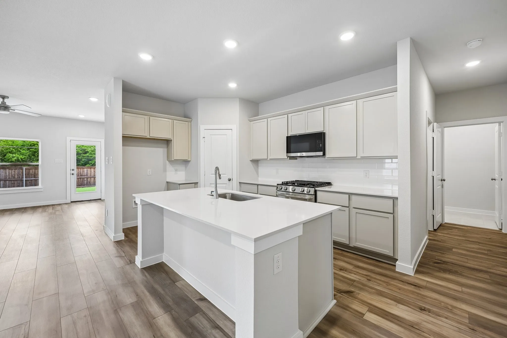 Single Family Residence For Sale in Kaufman County , 725 Vineyard Way, Forney, Texas 75126, 3 Bedroom, 3 Bathroom, 3 Garage spaces, 2,172 Sqft, built in 2026, New Construction - Incomplete, mls#21157431, Real Estate Agent in Forney, Homes For Sale in Kaufman county, Homes For Sale in Forney, Realtor in Forney Texas, Real Estate Brokerage Independent Realty Texas, Luminita Cordes Realtor