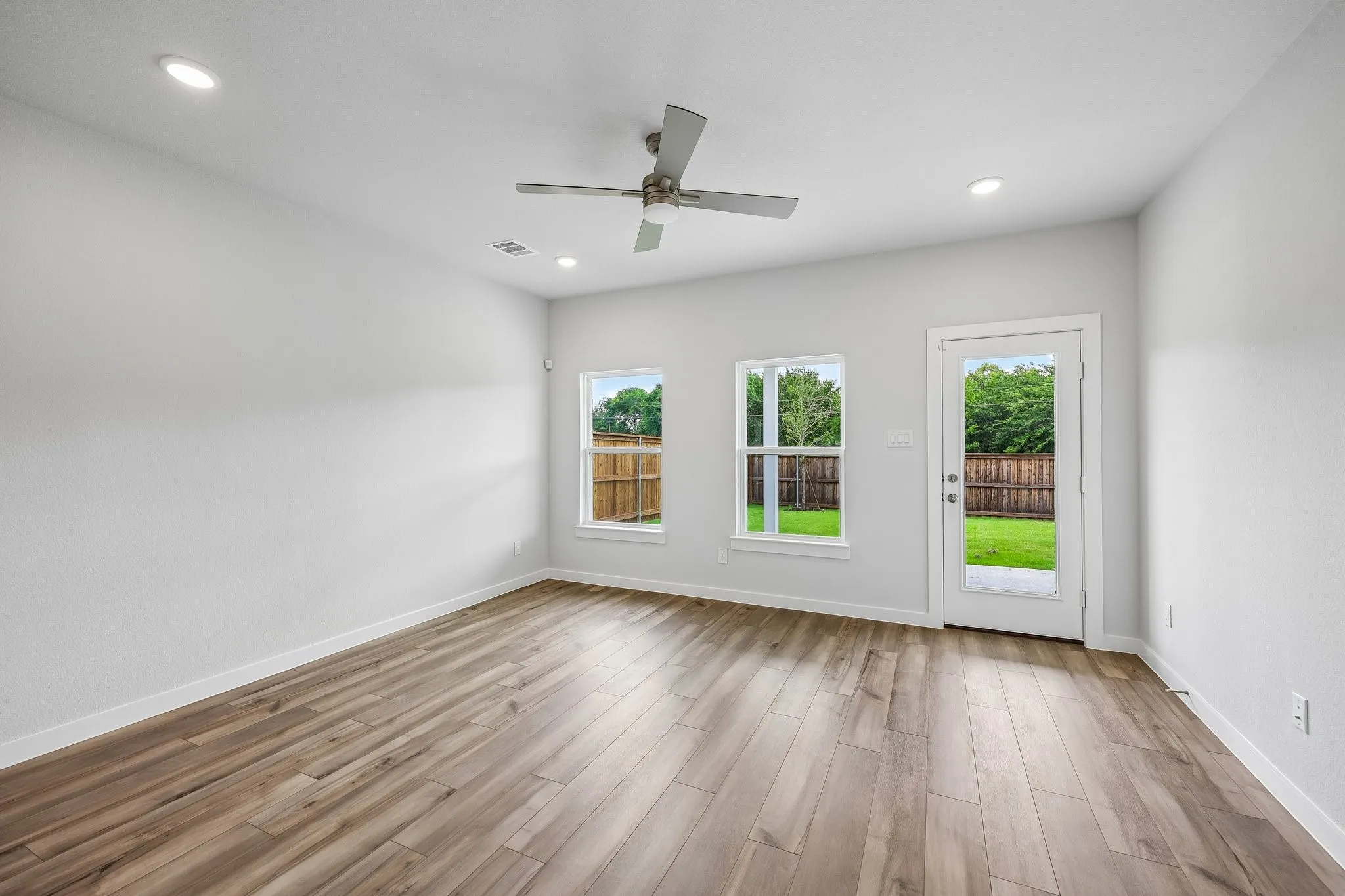 Single Family Residence For Sale in Kaufman County , 725 Vineyard Way, Forney, Texas 75126, 3 Bedroom, 3 Bathroom, 3 Garage spaces, 2,172 Sqft, built in 2026, New Construction - Incomplete, mls#21157431, Real Estate Agent in Forney, Homes For Sale in Kaufman county, Homes For Sale in Forney, Realtor in Forney Texas, Real Estate Brokerage Independent Realty Texas, Luminita Cordes Realtor