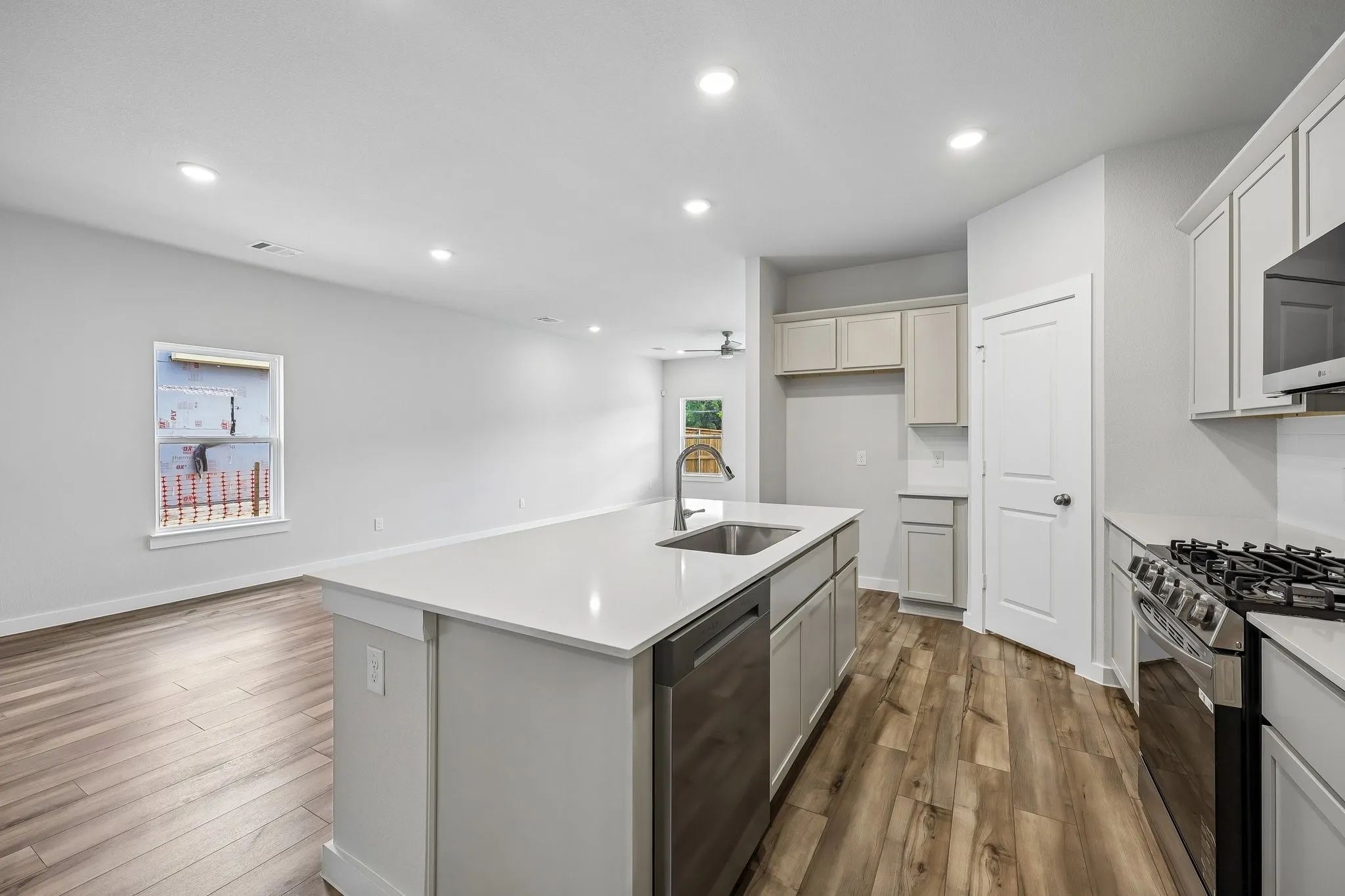 Single Family Residence For Sale in Kaufman County , 725 Vineyard Way, Forney, Texas 75126, 3 Bedroom, 3 Bathroom, 3 Garage spaces, 2,172 Sqft, built in 2026, New Construction - Incomplete, mls#21157431, Real Estate Agent in Forney, Homes For Sale in Kaufman county, Homes For Sale in Forney, Realtor in Forney Texas, Real Estate Brokerage Independent Realty Texas, Luminita Cordes Realtor