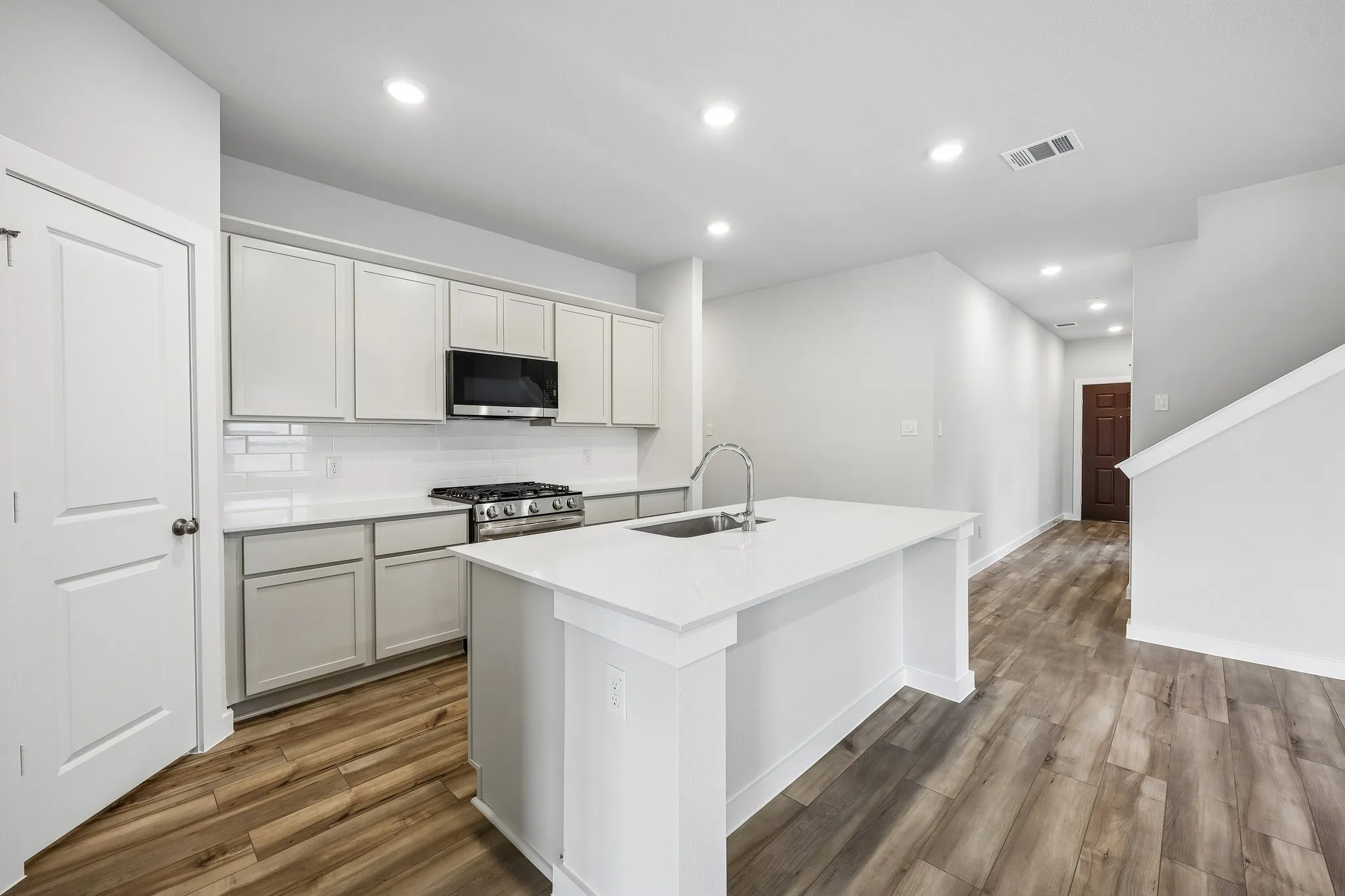 Single Family Residence For Sale in Kaufman County , 725 Vineyard Way, Forney, Texas 75126, 3 Bedroom, 3 Bathroom, 3 Garage spaces, 2,172 Sqft, built in 2026, New Construction - Incomplete, mls#21157431, Real Estate Agent in Forney, Homes For Sale in Kaufman county, Homes For Sale in Forney, Realtor in Forney Texas, Real Estate Brokerage Independent Realty Texas, Luminita Cordes Realtor