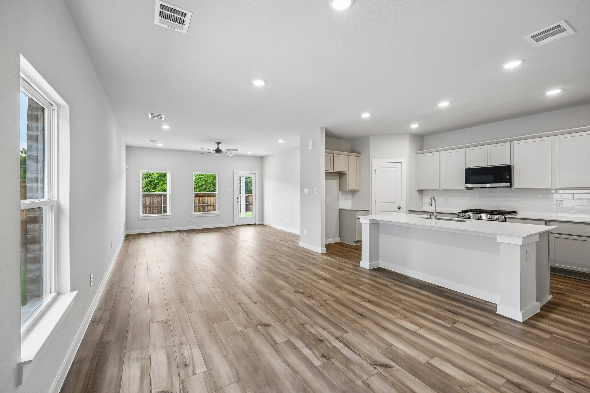 Single Family Residence For Sale in Kaufman County , 725 Vineyard Way, Forney, Texas 75126, 3 Bedroom, 3 Bathroom, 3 Garage spaces, 2,172 Sqft, built in 2026, New Construction - Incomplete, mls#21157431, Real Estate Agent in Forney, Homes For Sale in Kaufman county, Homes For Sale in Forney, Realtor in Forney Texas, Real Estate Brokerage Independent Realty Texas, Luminita Cordes Realtor