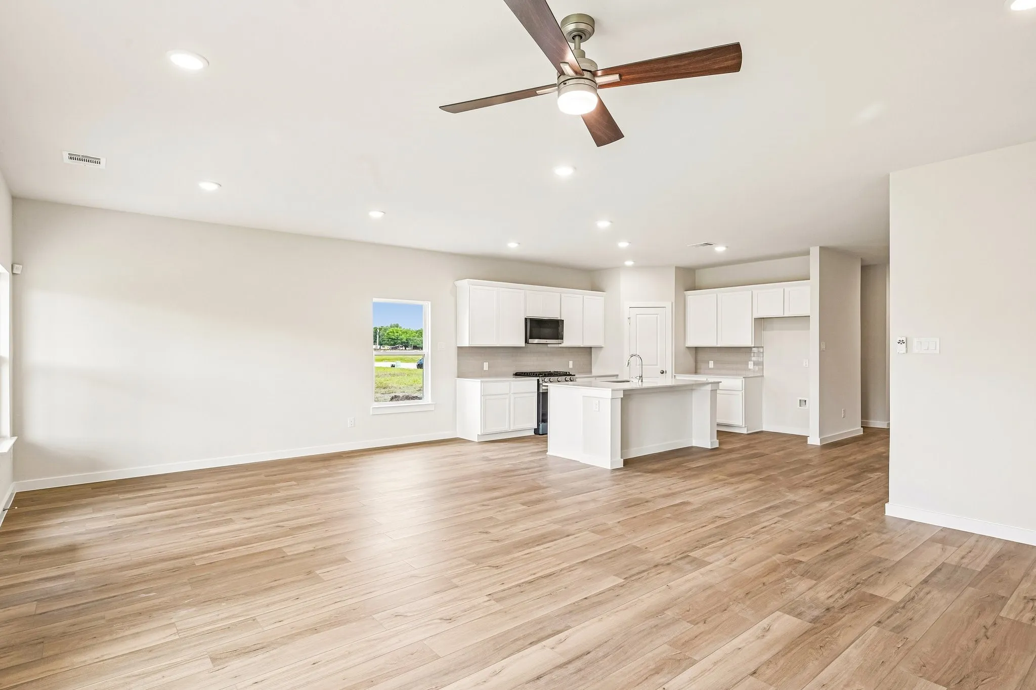 Single Family Residence For Sale in Kaufman County , 712 Vineyard Way, Forney, Texas 75126, 4 Bedroom, 3 Bathroom, 3 Garage spaces, 2,730 Sqft, built in 2026, New Construction - Incomplete, mls#21157433, Real Estate Agent in Forney, Homes For Sale in Kaufman county, Homes For Sale in Forney, Realtor in Forney Texas, Real Estate Brokerage Independent Realty Texas, Luminita Cordes Realtor