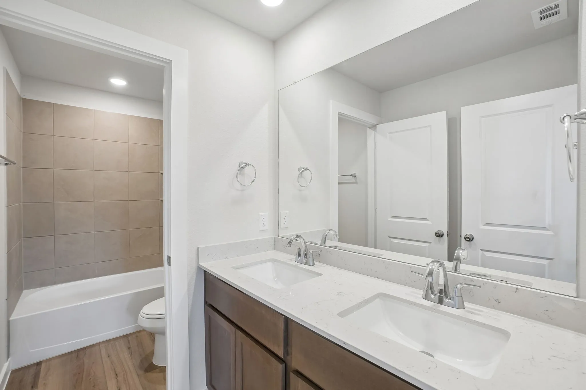 Single Family Residence For Sale in Kaufman County , 713 Vineyard Way, Forney, Texas 75126, 3 Bedroom, 3 Bathroom, 3 Garage spaces, 2,449 Sqft, built in 2026, New Construction - Incomplete, mls#21157441, Real Estate Agent in Forney, Homes For Sale in Kaufman county, Homes For Sale in Forney, Realtor in Forney Texas, Real Estate Brokerage Independent Realty Texas, Luminita Cordes Realtor