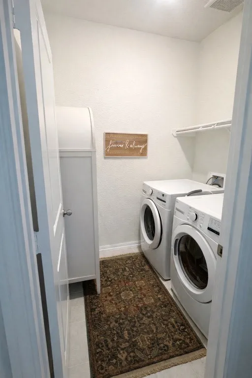 Washer/Dryer included