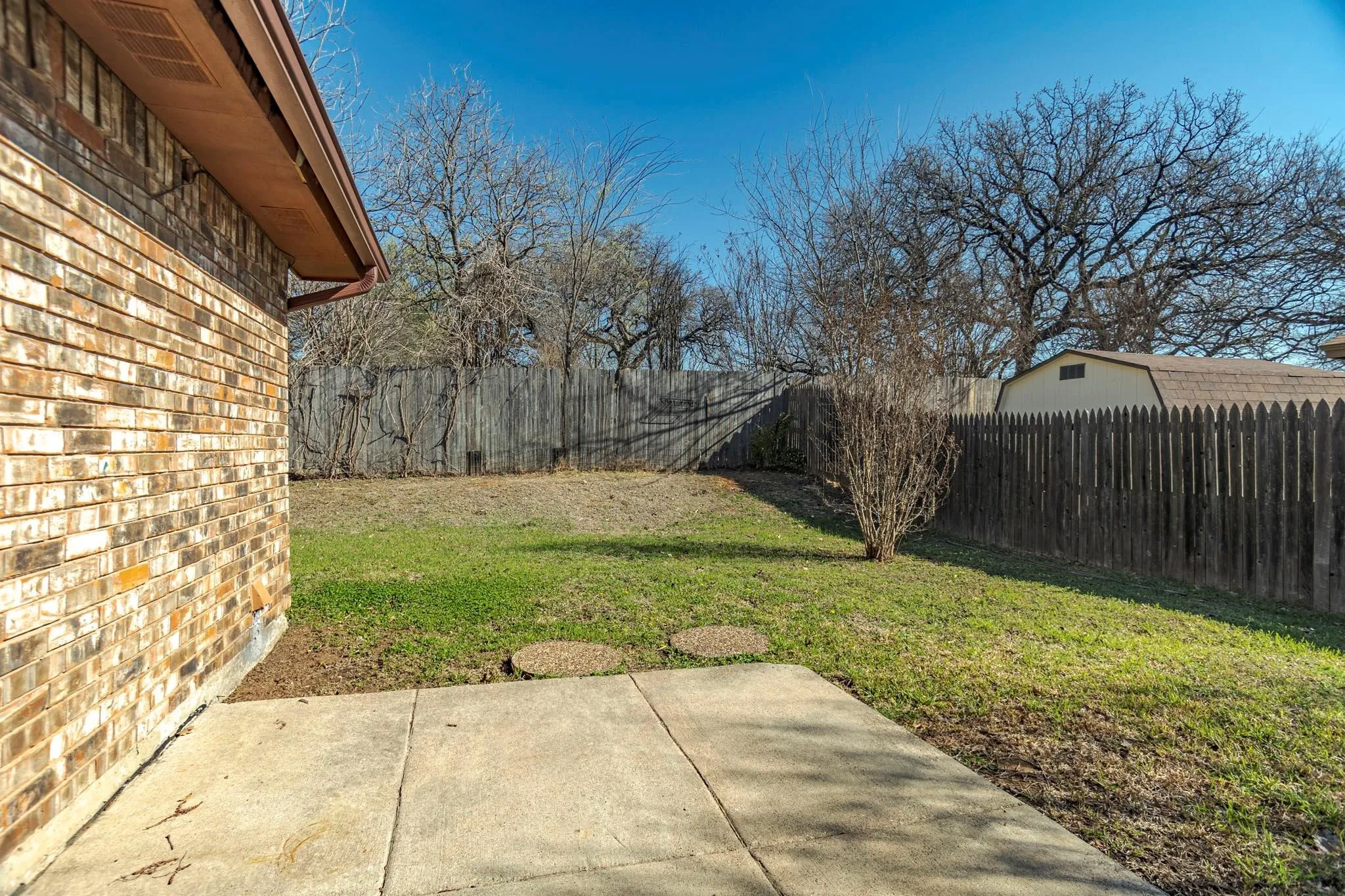 Single Family Residence For Sale in Tarrant County , 4019 Rushmoor Drive, Arlington, Texas 76016, 4 Bedrooms, 3 Bathrooms, 2 Garage spaces, 1,950 Sqft, built in 1977, Price $299,900, mls#21157520, Real Estate Agent in Arlington, Homes For Sale in Tarrant county, Homes For Sale in Arlington, Realtor in Arlington Texas, Real Estate Brokerage Independent Realty Texas, Luminita Cordes Realtor