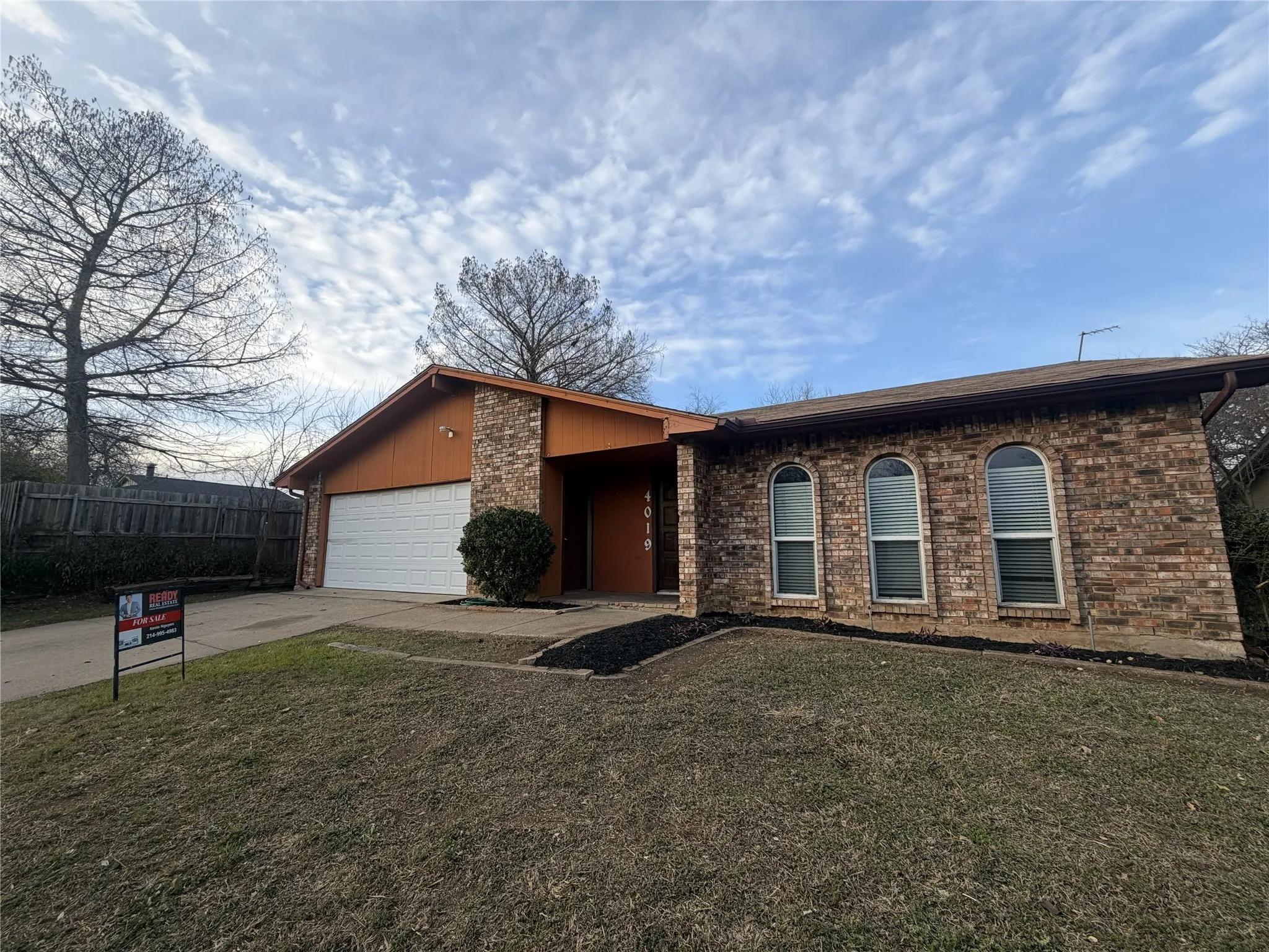Single Family Residence For Sale in Tarrant County , 4019 Rushmoor Drive, Arlington, Texas 76016, 4 Bedrooms, 3 Bathrooms, 2 Garage spaces, 1,950 Sqft, built in 1977, Price $299,900, mls#21157520, Real Estate Agent in Arlington, Homes For Sale in Tarrant county, Homes For Sale in Arlington, Realtor in Arlington Texas, Real Estate Brokerage Independent Realty Texas, Luminita Cordes Realtor