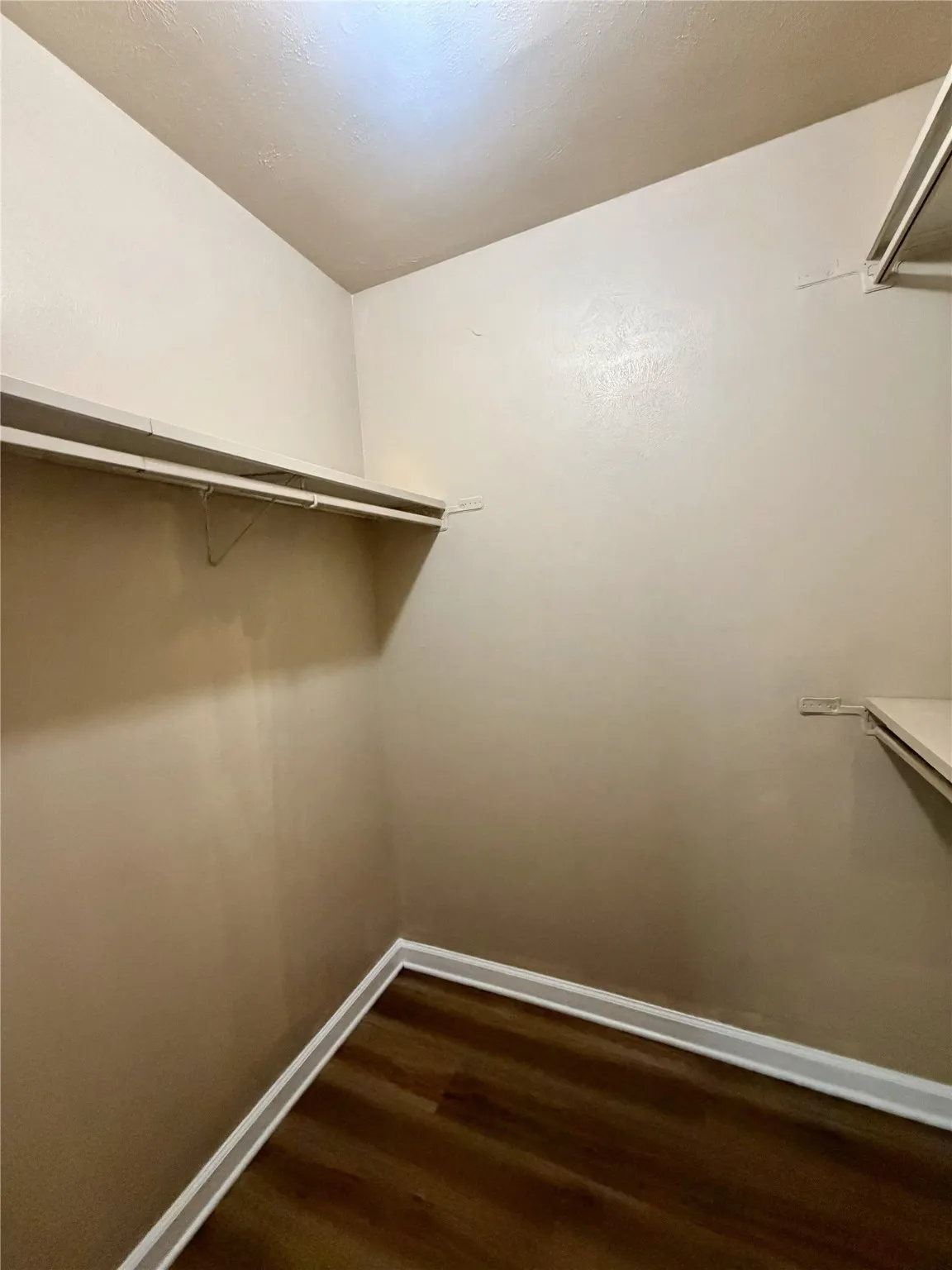 Single Family Residence For Sale in Tarrant County , 4019 Rushmoor Drive, Arlington, Texas 76016, 4 Bedrooms, 3 Bathrooms, 2 Garage spaces, 1,950 Sqft, built in 1977, Price $299,900, mls#21157520, Real Estate Agent in Arlington, Homes For Sale in Tarrant county, Homes For Sale in Arlington, Realtor in Arlington Texas, Real Estate Brokerage Independent Realty Texas, Luminita Cordes Realtor