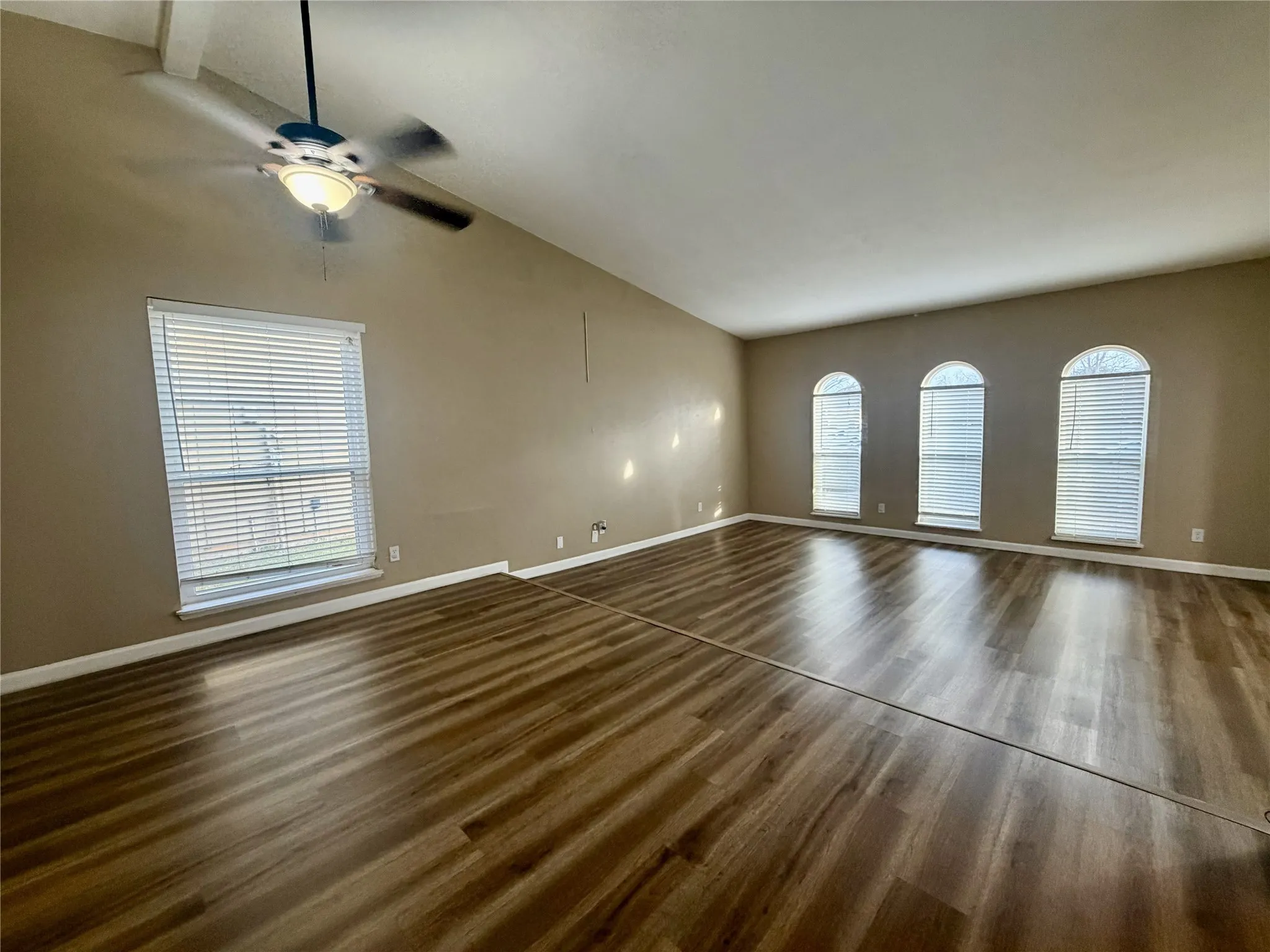 Single Family Residence For Sale in Tarrant County , 4019 Rushmoor Drive, Arlington, Texas 76016, 4 Bedrooms, 3 Bathrooms, 2 Garage spaces, 1,950 Sqft, built in 1977, Price $299,900, mls#21157520, Real Estate Agent in Arlington, Homes For Sale in Tarrant county, Homes For Sale in Arlington, Realtor in Arlington Texas, Real Estate Brokerage Independent Realty Texas, Luminita Cordes Realtor