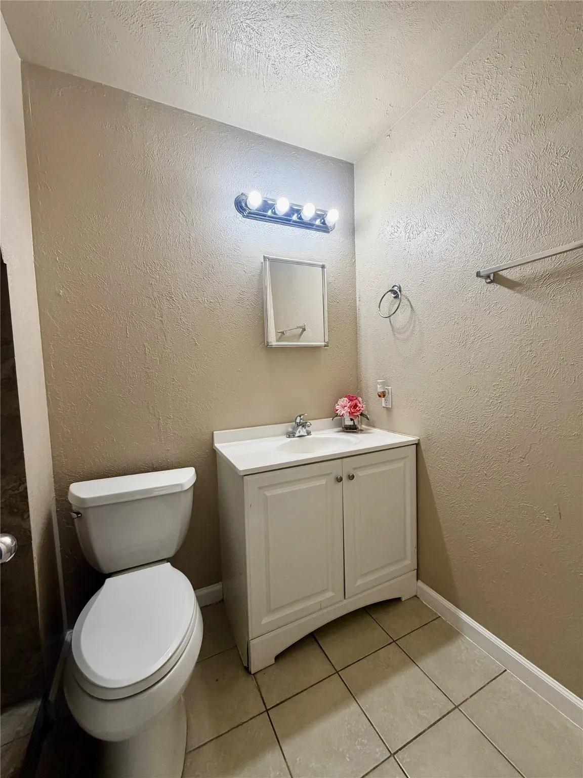 Single Family Residence For Sale in Tarrant County , 4019 Rushmoor Drive, Arlington, Texas 76016, 4 Bedrooms, 3 Bathrooms, 2 Garage spaces, 1,950 Sqft, built in 1977, Price $299,900, mls#21157520, Real Estate Agent in Arlington, Homes For Sale in Tarrant county, Homes For Sale in Arlington, Realtor in Arlington Texas, Real Estate Brokerage Independent Realty Texas, Luminita Cordes Realtor