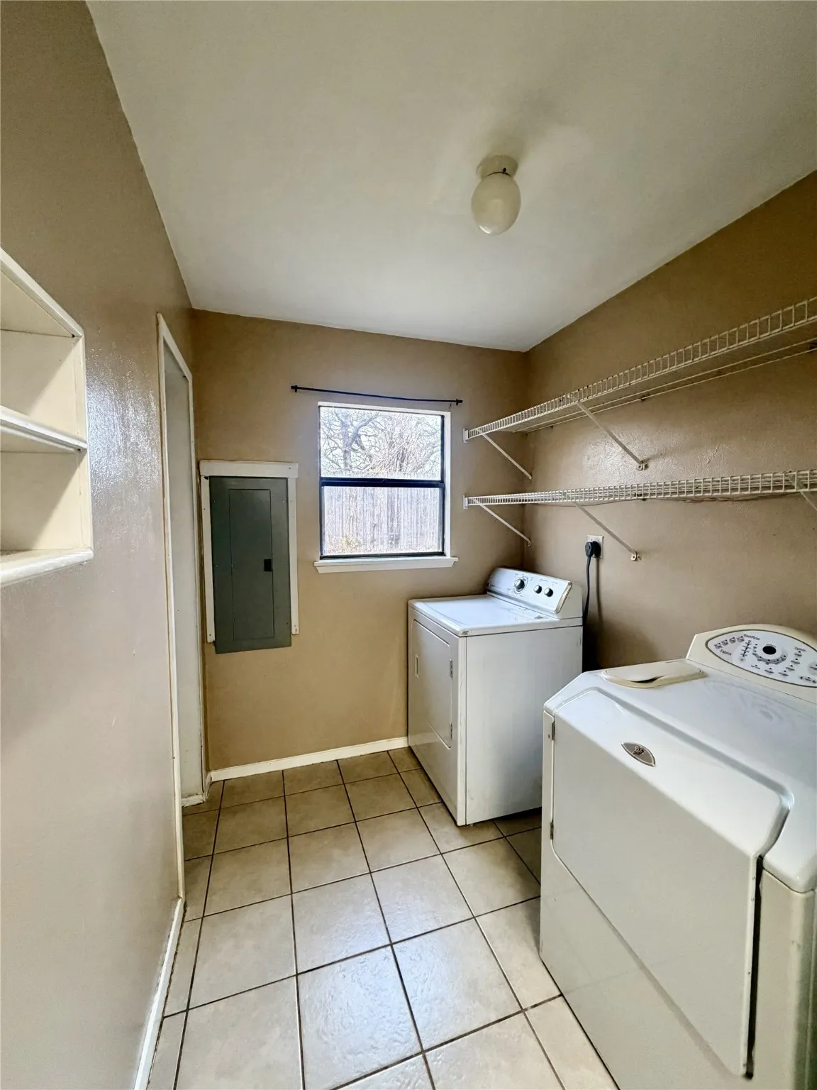 Single Family Residence For Sale in Tarrant County , 4019 Rushmoor Drive, Arlington, Texas 76016, 4 Bedrooms, 3 Bathrooms, 2 Garage spaces, 1,950 Sqft, built in 1977, Price $299,900, mls#21157520, Real Estate Agent in Arlington, Homes For Sale in Tarrant county, Homes For Sale in Arlington, Realtor in Arlington Texas, Real Estate Brokerage Independent Realty Texas, Luminita Cordes Realtor