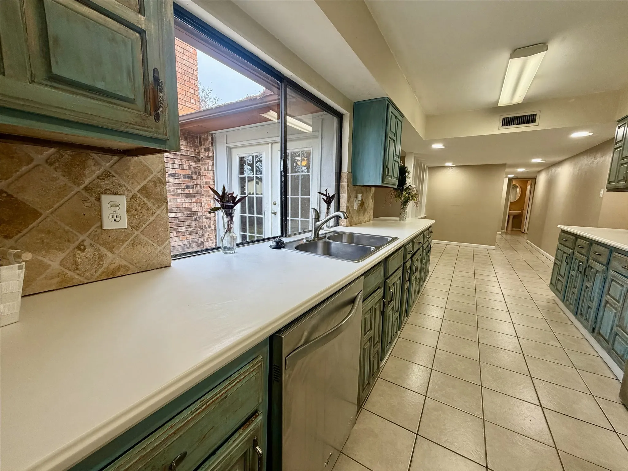 Single Family Residence For Sale in Tarrant County , 4019 Rushmoor Drive, Arlington, Texas 76016, 4 Bedrooms, 3 Bathrooms, 2 Garage spaces, 1,950 Sqft, built in 1977, Price $299,900, mls#21157520, Real Estate Agent in Arlington, Homes For Sale in Tarrant county, Homes For Sale in Arlington, Realtor in Arlington Texas, Real Estate Brokerage Independent Realty Texas, Luminita Cordes Realtor