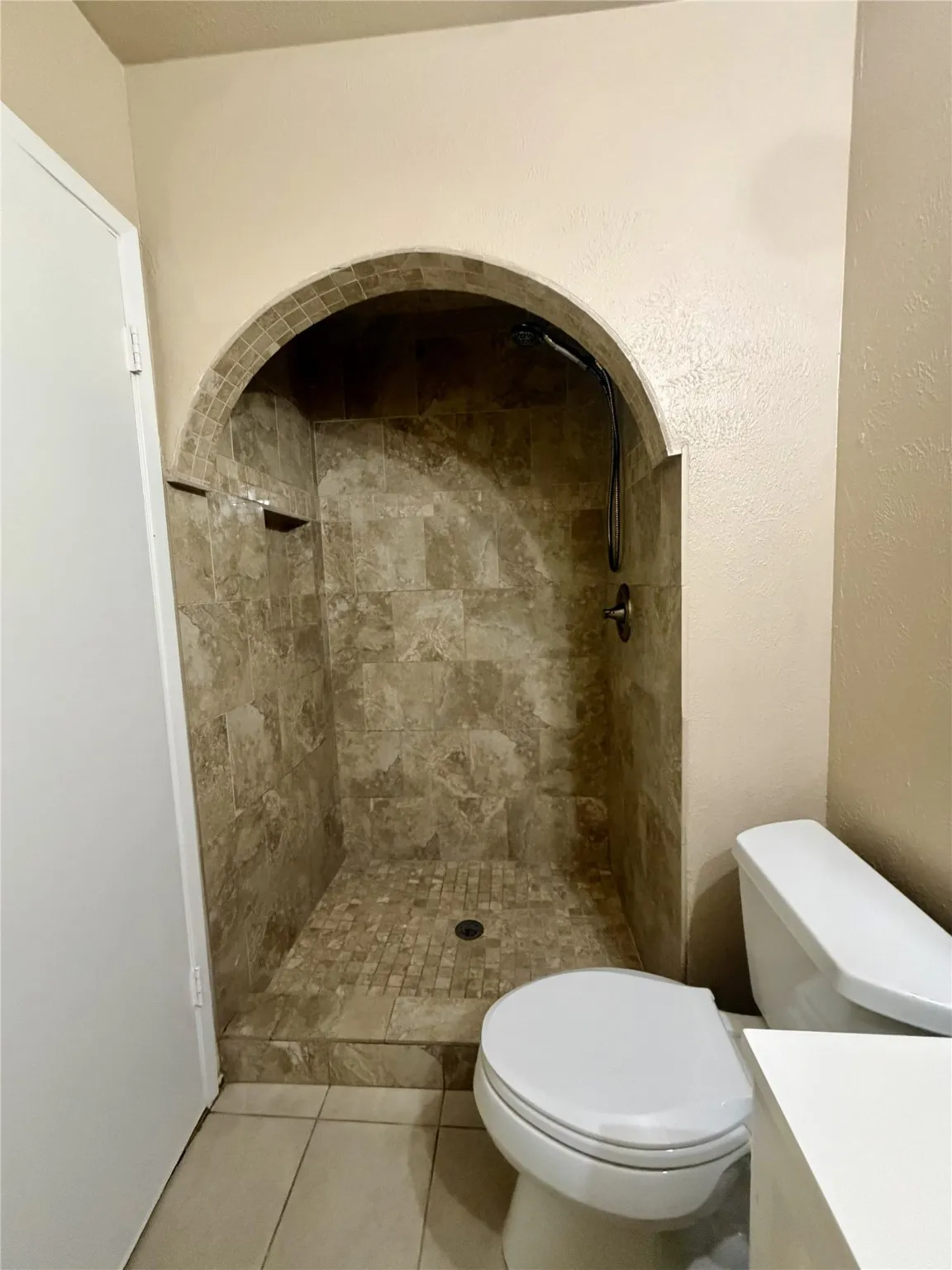 Single Family Residence For Sale in Tarrant County , 4019 Rushmoor Drive, Arlington, Texas 76016, 4 Bedrooms, 3 Bathrooms, 2 Garage spaces, 1,950 Sqft, built in 1977, Price $299,900, mls#21157520, Real Estate Agent in Arlington, Homes For Sale in Tarrant county, Homes For Sale in Arlington, Realtor in Arlington Texas, Real Estate Brokerage Independent Realty Texas, Luminita Cordes Realtor