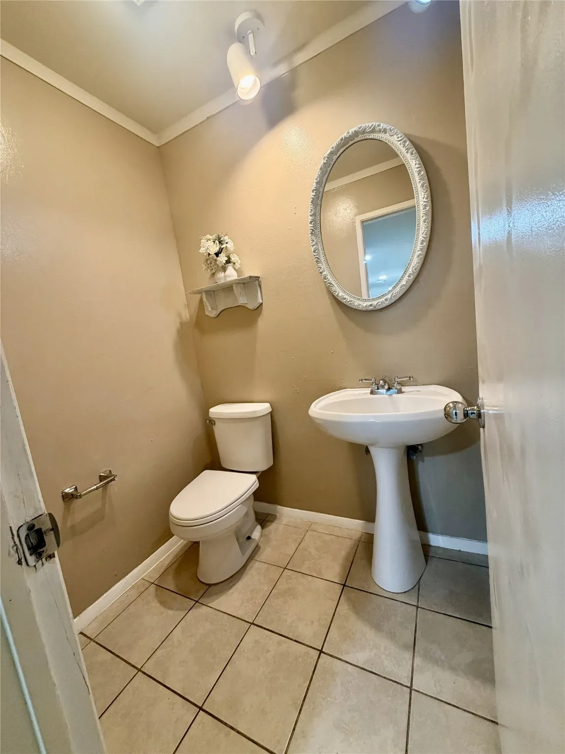 Single Family Residence For Sale in Tarrant County , 4019 Rushmoor Drive, Arlington, Texas 76016, 4 Bedrooms, 3 Bathrooms, 2 Garage spaces, 1,950 Sqft, built in 1977, Price $299,900, mls#21157520, Real Estate Agent in Arlington, Homes For Sale in Tarrant county, Homes For Sale in Arlington, Realtor in Arlington Texas, Real Estate Brokerage Independent Realty Texas, Luminita Cordes Realtor