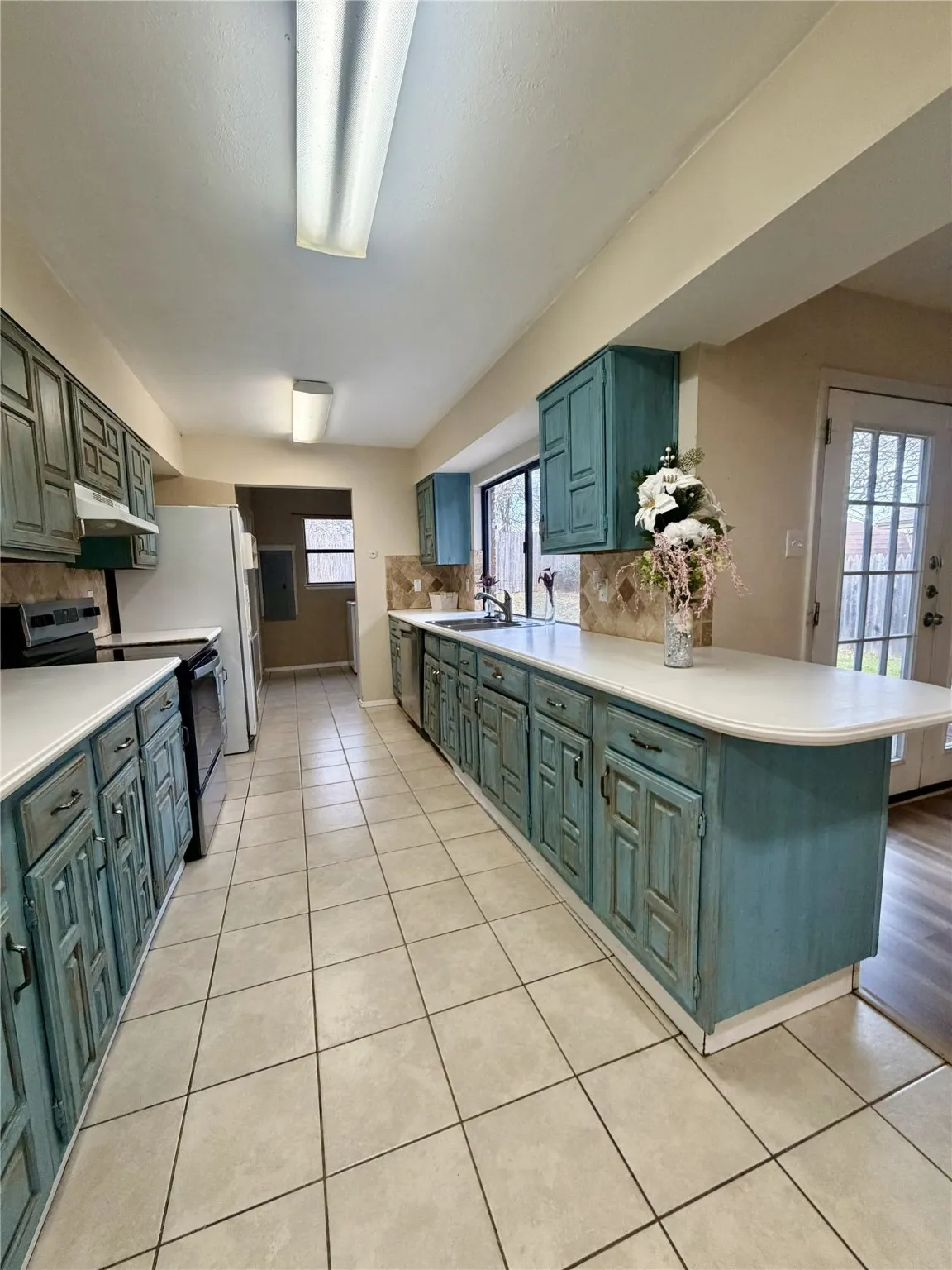 Single Family Residence For Sale in Tarrant County , 4019 Rushmoor Drive, Arlington, Texas 76016, 4 Bedrooms, 3 Bathrooms, 2 Garage spaces, 1,950 Sqft, built in 1977, Price $299,900, mls#21157520, Real Estate Agent in Arlington, Homes For Sale in Tarrant county, Homes For Sale in Arlington, Realtor in Arlington Texas, Real Estate Brokerage Independent Realty Texas, Luminita Cordes Realtor