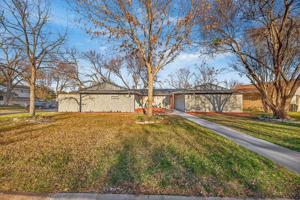 Ranch-style home with a front yard