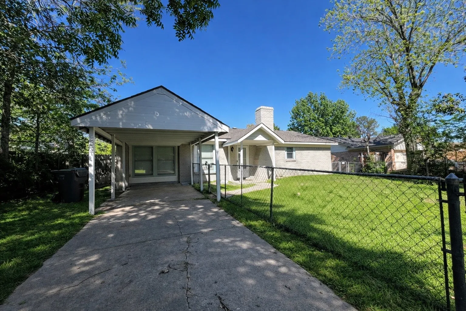 Single Family Residence For Sale in Dallas County , 805 Brookshire Circle, Garland, Texas 75043, 4 Bedroom, 2 Bathroom, Garage spaces, 1,519 Sqft, built in 1966, Preowned, mls#21156954, Real Estate Agent in Garland, Homes For Sale in Dallas county, Homes For Sale in Garland, Realtor in Garland Texas, Real Estate Brokerage Independent Realty Texas, Luminita Cordes Realtor