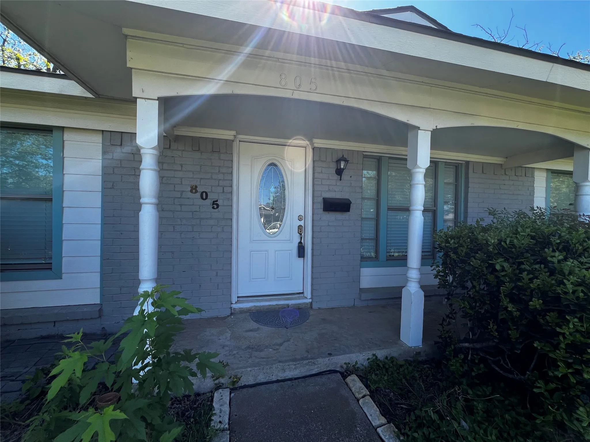 Single Family Residence For Sale in Dallas County , 805 Brookshire Circle, Garland, Texas 75043, 4 Bedroom, 2 Bathroom, Garage spaces, 1,519 Sqft, built in 1966, Preowned, mls#21156954, Real Estate Agent in Garland, Homes For Sale in Dallas county, Homes For Sale in Garland, Realtor in Garland Texas, Real Estate Brokerage Independent Realty Texas, Luminita Cordes Realtor