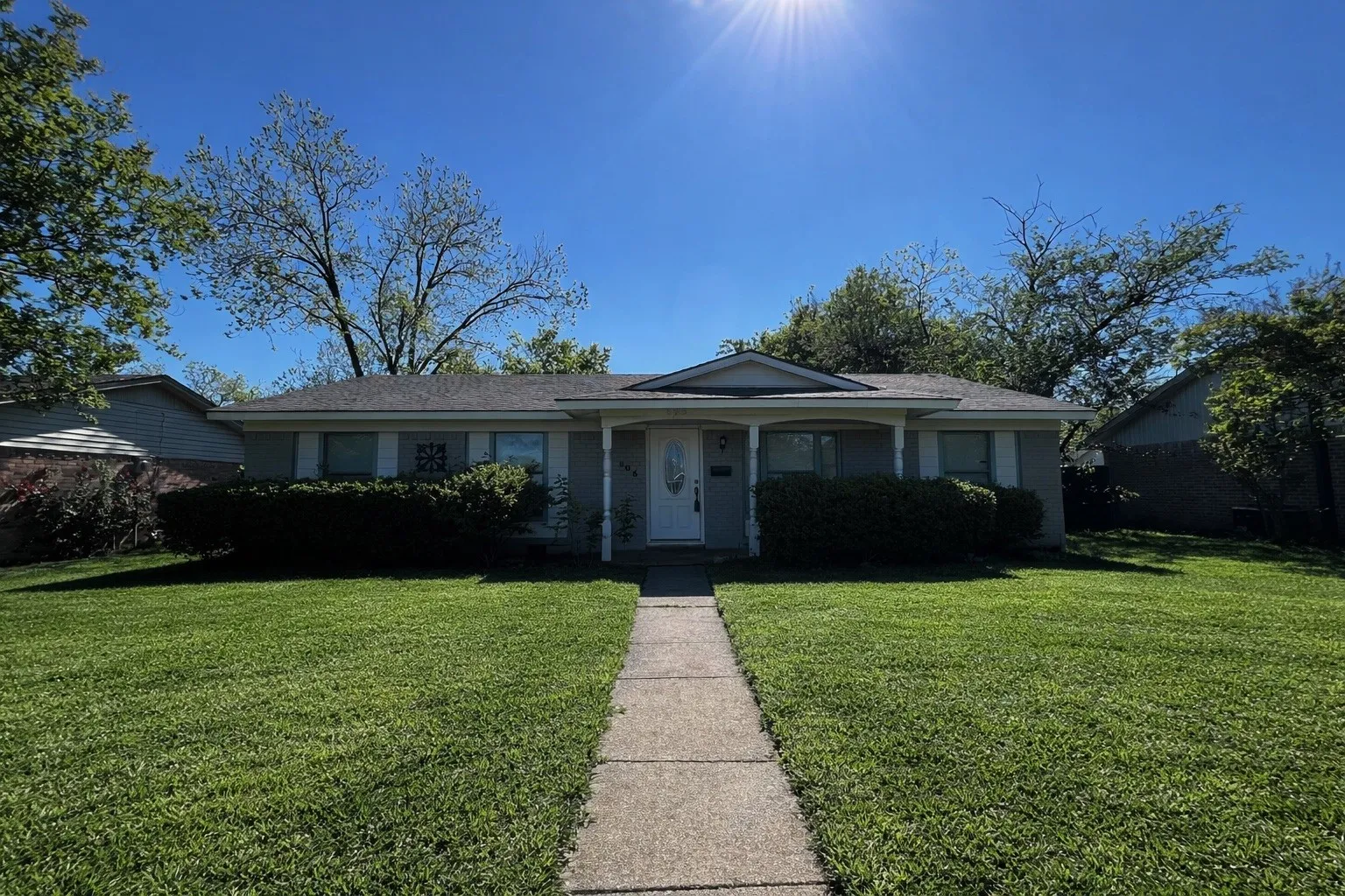 Single Family Residence For Sale in Dallas County , 805 Brookshire Circle, Garland, Texas 75043, 4 Bedroom, 2 Bathroom, Garage spaces, 1,519 Sqft, built in 1966, Preowned, mls#21156954, Real Estate Agent in Garland, Homes For Sale in Dallas county, Homes For Sale in Garland, Realtor in Garland Texas, Real Estate Brokerage Independent Realty Texas, Luminita Cordes Realtor
