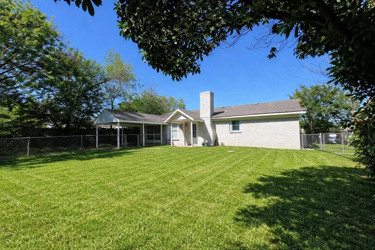 Single Family Residence For Sale in Dallas County , 805 Brookshire Circle, Garland, Texas 75043, 4 Bedroom, 2 Bathroom, Garage spaces, 1,519 Sqft, built in 1966, Preowned, mls#21156954, Real Estate Agent in Garland, Homes For Sale in Dallas county, Homes For Sale in Garland, Realtor in Garland Texas, Real Estate Brokerage Independent Realty Texas, Luminita Cordes Realtor