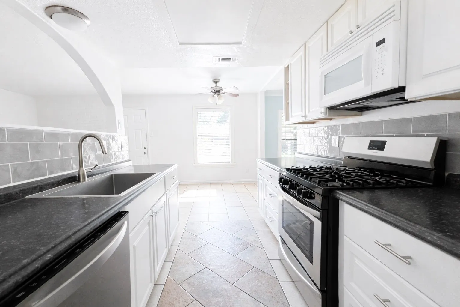 Single Family Residence For Sale in Dallas County , 805 Brookshire Circle, Garland, Texas 75043, 4 Bedroom, 2 Bathroom, Garage spaces, 1,519 Sqft, built in 1966, Preowned, mls#21156954, Real Estate Agent in Garland, Homes For Sale in Dallas county, Homes For Sale in Garland, Realtor in Garland Texas, Real Estate Brokerage Independent Realty Texas, Luminita Cordes Realtor