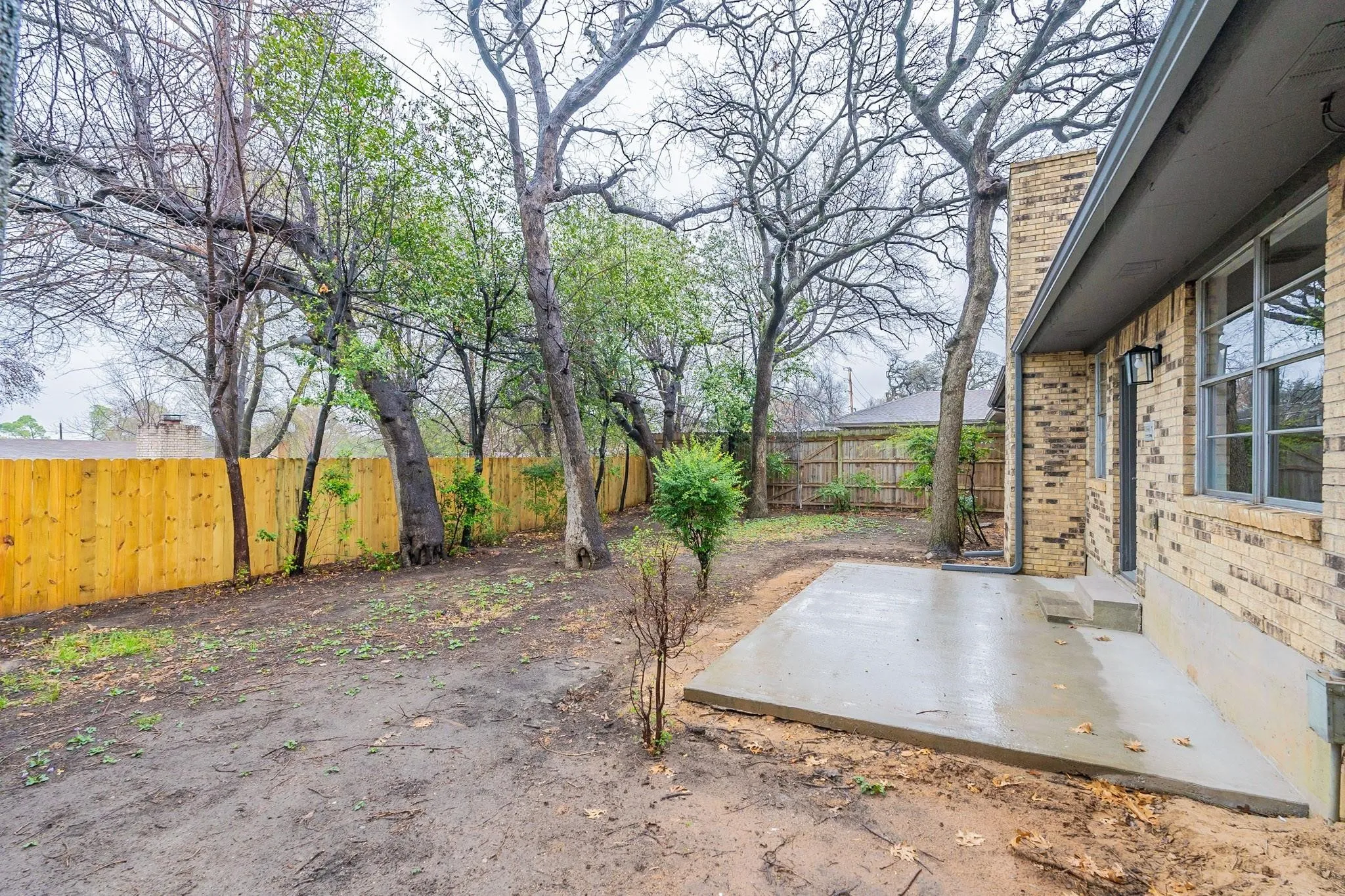 Single Family Residence For Sale in Tarrant County , 2105 Castle Oaks Drive, Arlington, Texas 76012, 3 Bedroom, 2 Bathroom, 2 Garage spaces, 1,815 Sqft, built in 1975, mls#21157599, Real Estate Agent in Arlington, Homes For Sale in Tarrant county, Homes For Sale in Arlington, Realtor in Arlington Texas, Real Estate Brokerage Independent Realty Texas, Luminita Cordes Realtor