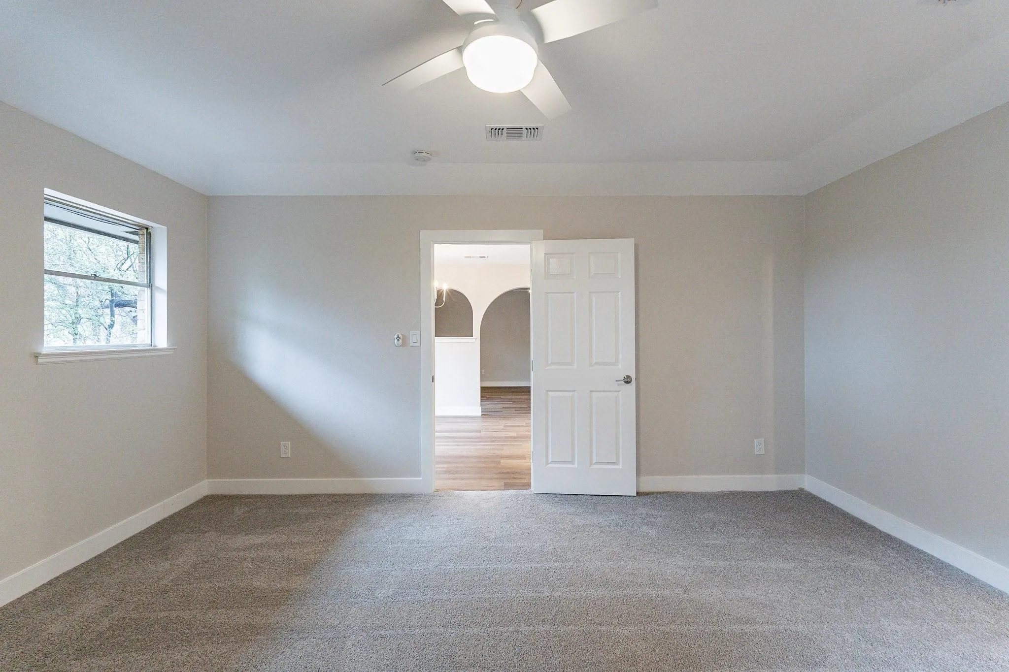 Single Family Residence For Sale in Tarrant County , 2105 Castle Oaks Drive, Arlington, Texas 76012, 3 Bedroom, 2 Bathroom, 2 Garage spaces, 1,815 Sqft, built in 1975, mls#21157599, Real Estate Agent in Arlington, Homes For Sale in Tarrant county, Homes For Sale in Arlington, Realtor in Arlington Texas, Real Estate Brokerage Independent Realty Texas, Luminita Cordes Realtor