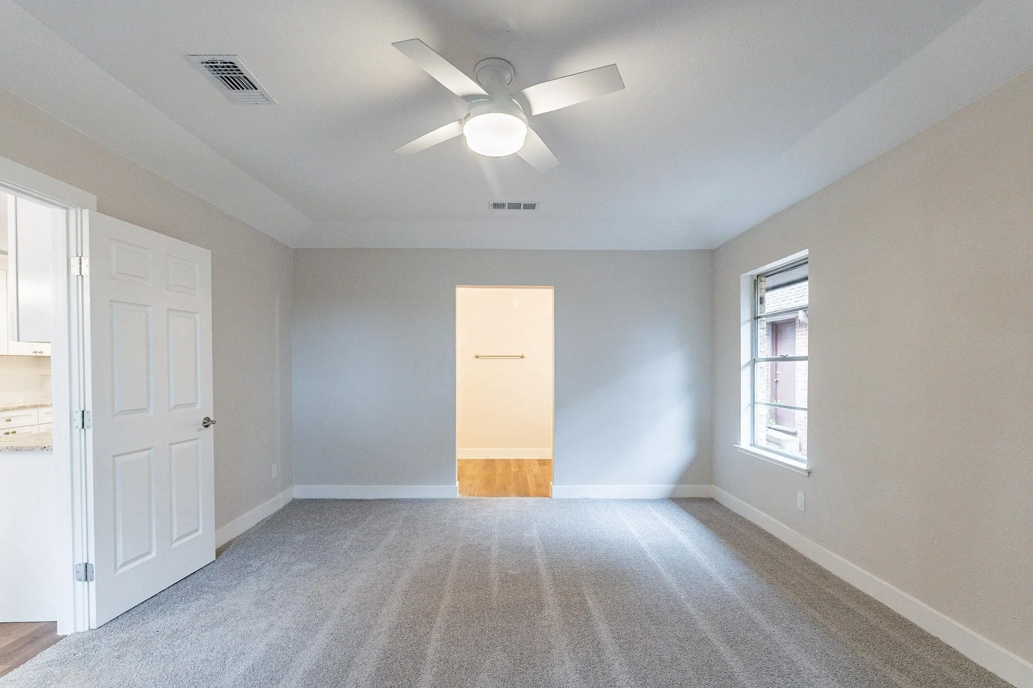 Single Family Residence For Sale in Tarrant County , 2105 Castle Oaks Drive, Arlington, Texas 76012, 3 Bedroom, 2 Bathroom, 2 Garage spaces, 1,815 Sqft, built in 1975, mls#21157599, Real Estate Agent in Arlington, Homes For Sale in Tarrant county, Homes For Sale in Arlington, Realtor in Arlington Texas, Real Estate Brokerage Independent Realty Texas, Luminita Cordes Realtor
