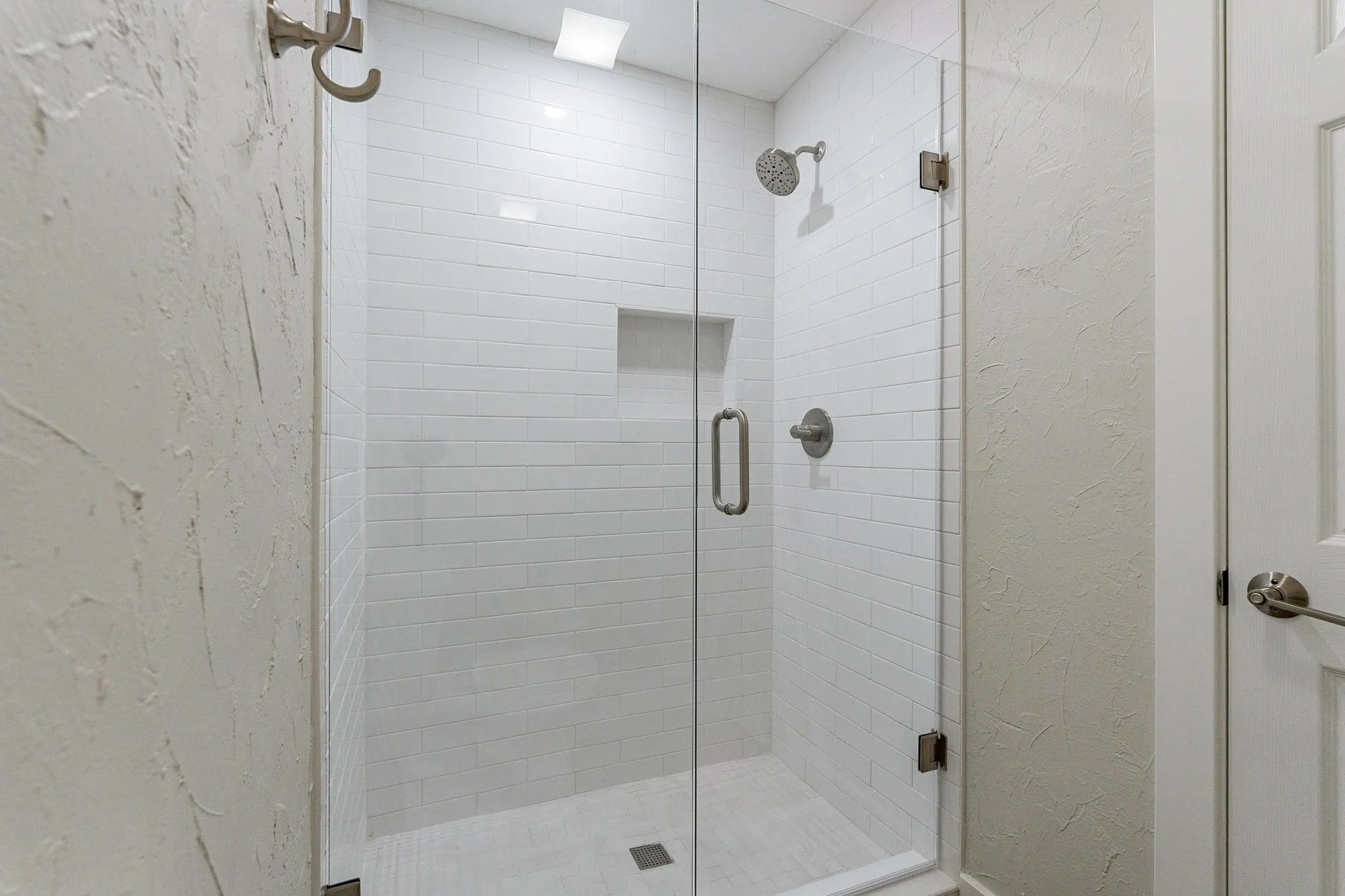 Single Family Residence For Sale in Tarrant County , 2105 Castle Oaks Drive, Arlington, Texas 76012, 3 Bedroom, 2 Bathroom, 2 Garage spaces, 1,815 Sqft, built in 1975, mls#21157599, Real Estate Agent in Arlington, Homes For Sale in Tarrant county, Homes For Sale in Arlington, Realtor in Arlington Texas, Real Estate Brokerage Independent Realty Texas, Luminita Cordes Realtor