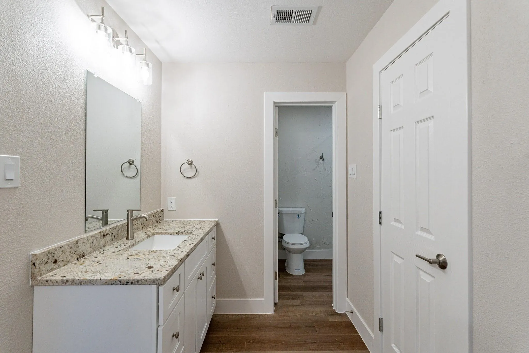 Single Family Residence For Sale in Tarrant County , 2105 Castle Oaks Drive, Arlington, Texas 76012, 3 Bedroom, 2 Bathroom, 2 Garage spaces, 1,815 Sqft, built in 1975, mls#21157599, Real Estate Agent in Arlington, Homes For Sale in Tarrant county, Homes For Sale in Arlington, Realtor in Arlington Texas, Real Estate Brokerage Independent Realty Texas, Luminita Cordes Realtor