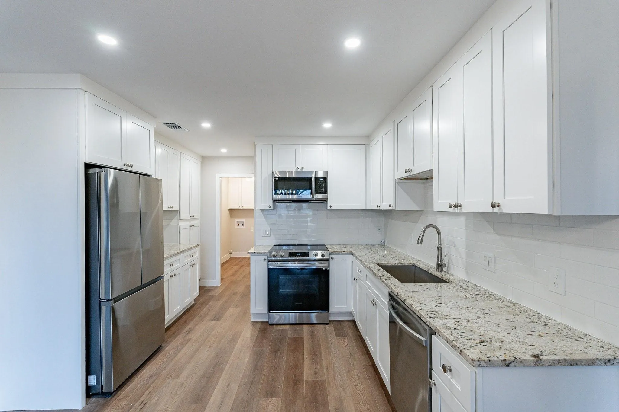 Single Family Residence For Sale in Tarrant County , 2105 Castle Oaks Drive, Arlington, Texas 76012, 3 Bedroom, 2 Bathroom, 2 Garage spaces, 1,815 Sqft, built in 1975, mls#21157599, Real Estate Agent in Arlington, Homes For Sale in Tarrant county, Homes For Sale in Arlington, Realtor in Arlington Texas, Real Estate Brokerage Independent Realty Texas, Luminita Cordes Realtor