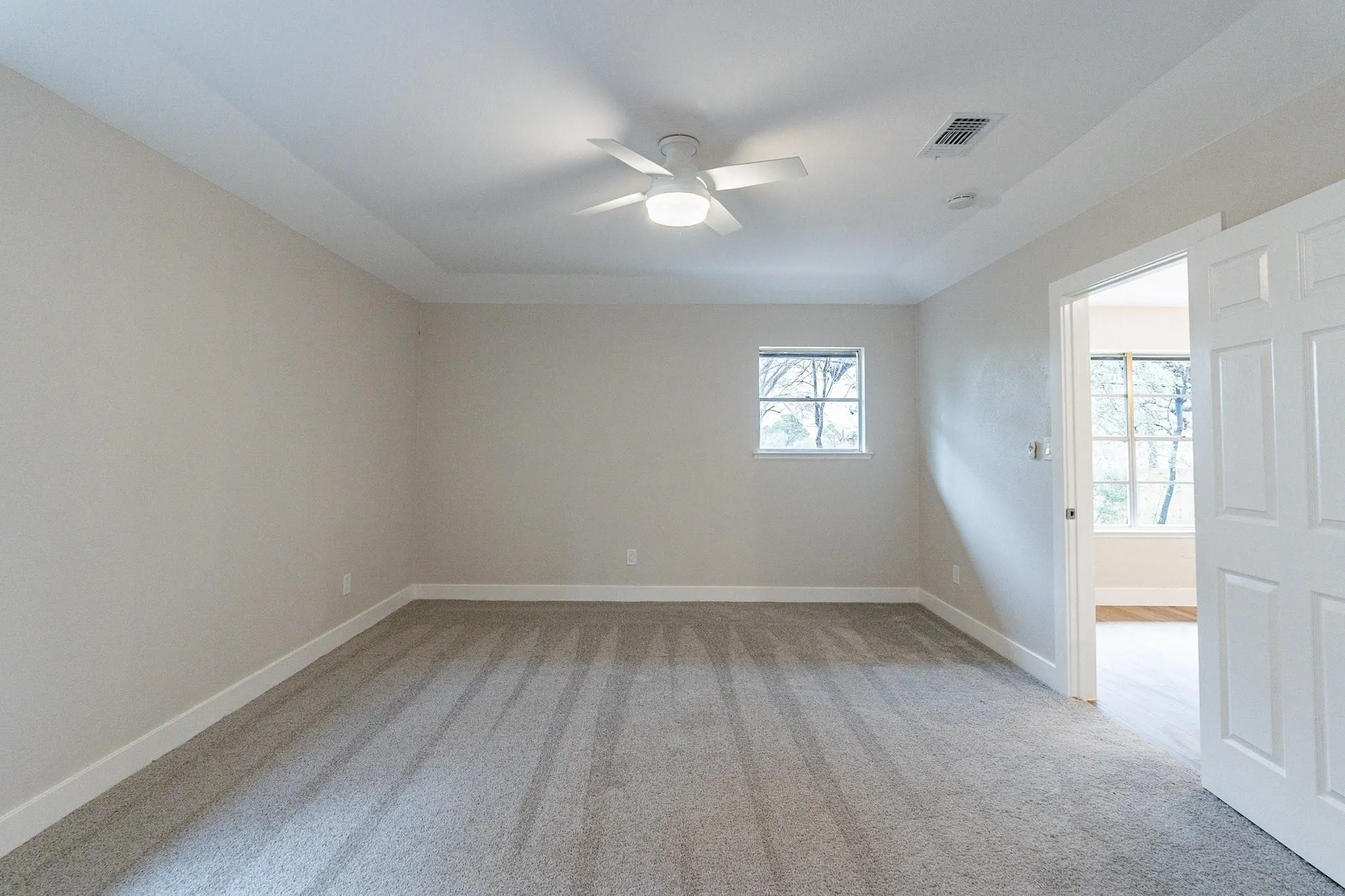 Single Family Residence For Sale in Tarrant County , 2105 Castle Oaks Drive, Arlington, Texas 76012, 3 Bedroom, 2 Bathroom, 2 Garage spaces, 1,815 Sqft, built in 1975, mls#21157599, Real Estate Agent in Arlington, Homes For Sale in Tarrant county, Homes For Sale in Arlington, Realtor in Arlington Texas, Real Estate Brokerage Independent Realty Texas, Luminita Cordes Realtor