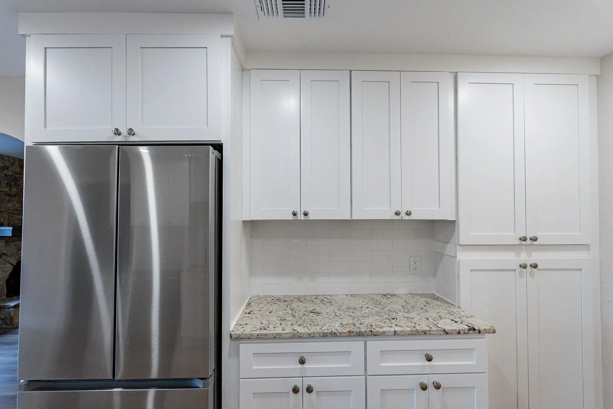 Single Family Residence For Sale in Tarrant County , 2105 Castle Oaks Drive, Arlington, Texas 76012, 3 Bedroom, 2 Bathroom, 2 Garage spaces, 1,815 Sqft, built in 1975, mls#21157599, Real Estate Agent in Arlington, Homes For Sale in Tarrant county, Homes For Sale in Arlington, Realtor in Arlington Texas, Real Estate Brokerage Independent Realty Texas, Luminita Cordes Realtor