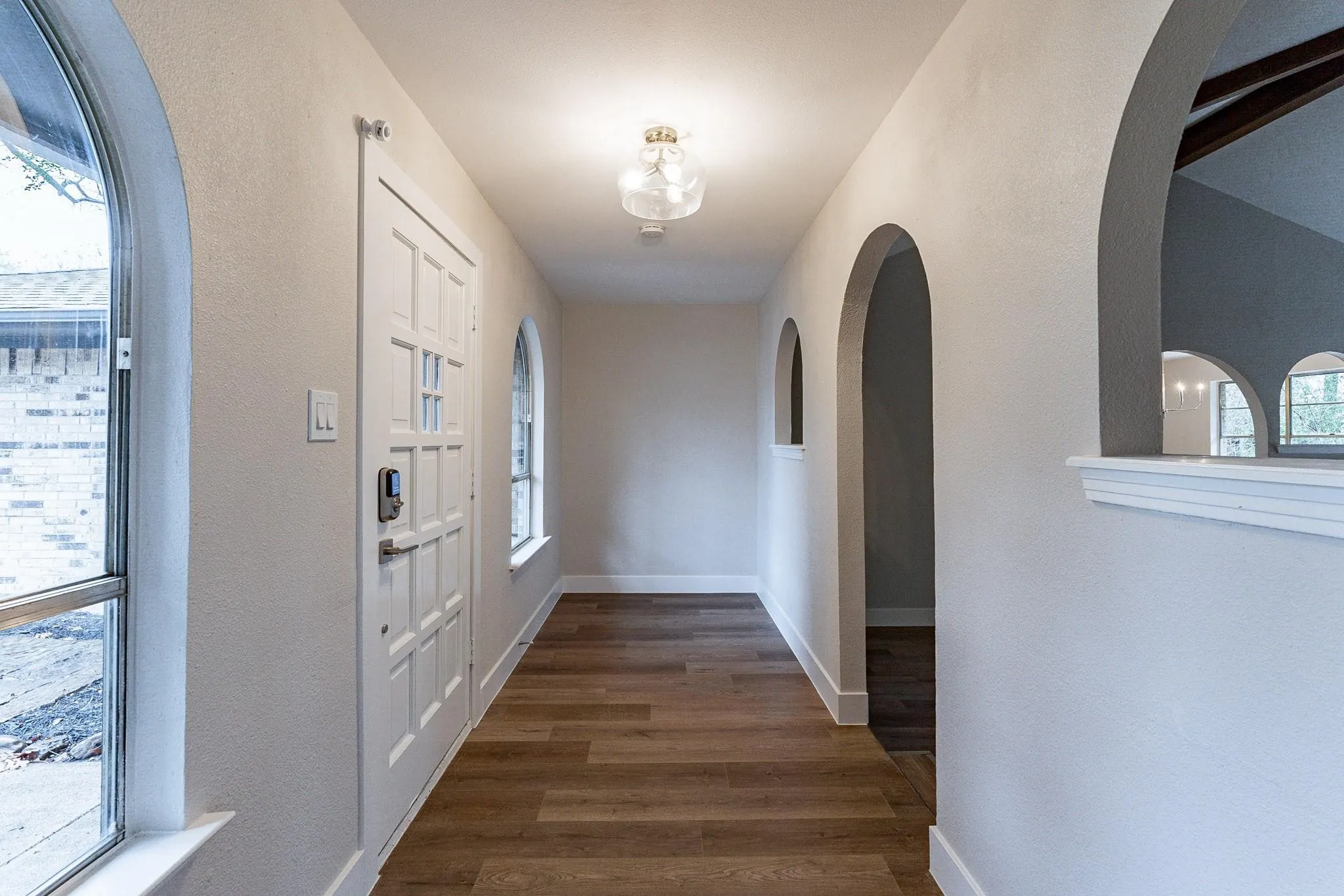 Single Family Residence For Sale in Tarrant County , 2105 Castle Oaks Drive, Arlington, Texas 76012, 3 Bedroom, 2 Bathroom, 2 Garage spaces, 1,815 Sqft, built in 1975, mls#21157599, Real Estate Agent in Arlington, Homes For Sale in Tarrant county, Homes For Sale in Arlington, Realtor in Arlington Texas, Real Estate Brokerage Independent Realty Texas, Luminita Cordes Realtor