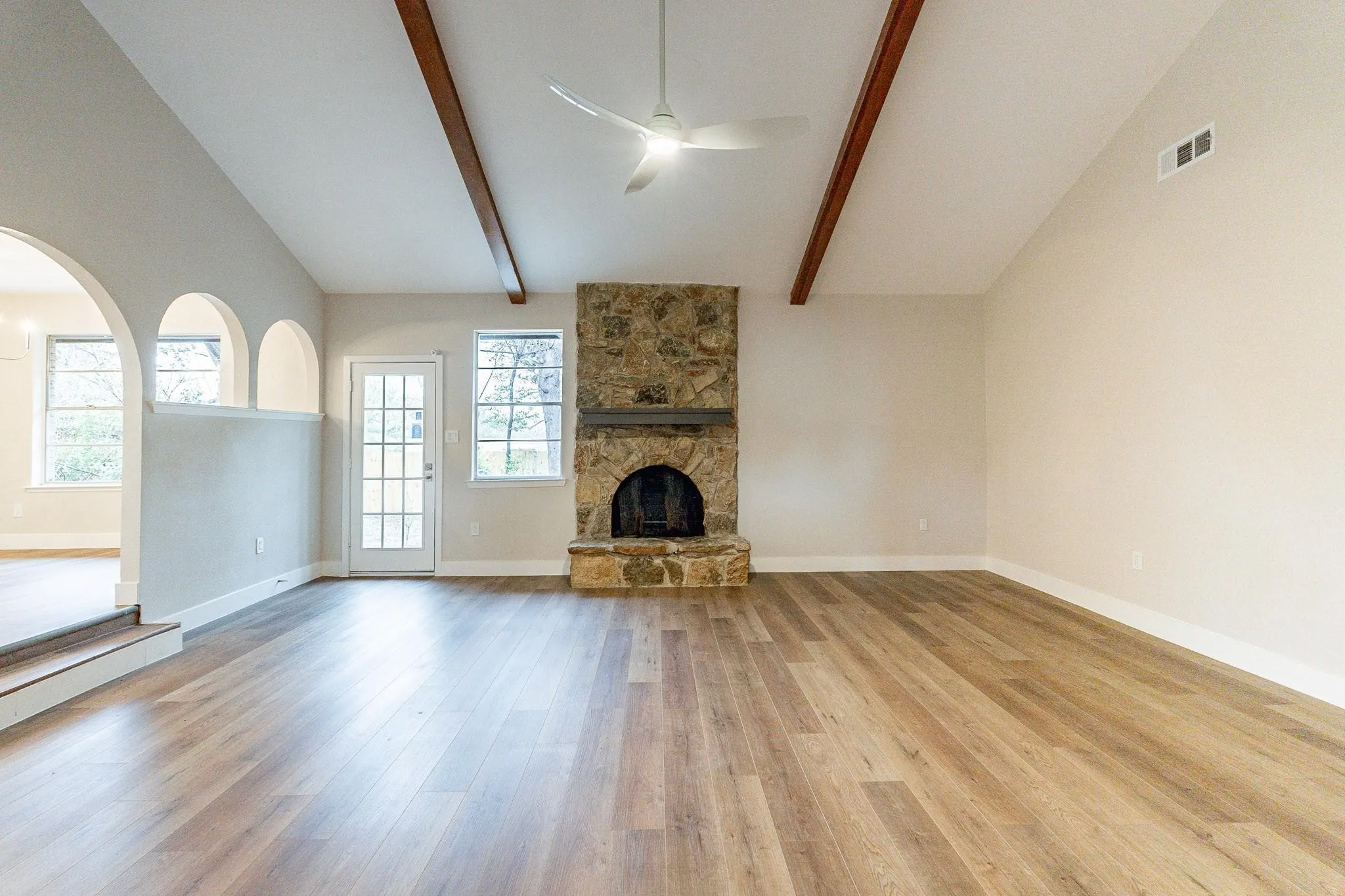 Single Family Residence For Sale in Tarrant County , 2105 Castle Oaks Drive, Arlington, Texas 76012, 3 Bedroom, 2 Bathroom, 2 Garage spaces, 1,815 Sqft, built in 1975, mls#21157599, Real Estate Agent in Arlington, Homes For Sale in Tarrant county, Homes For Sale in Arlington, Realtor in Arlington Texas, Real Estate Brokerage Independent Realty Texas, Luminita Cordes Realtor