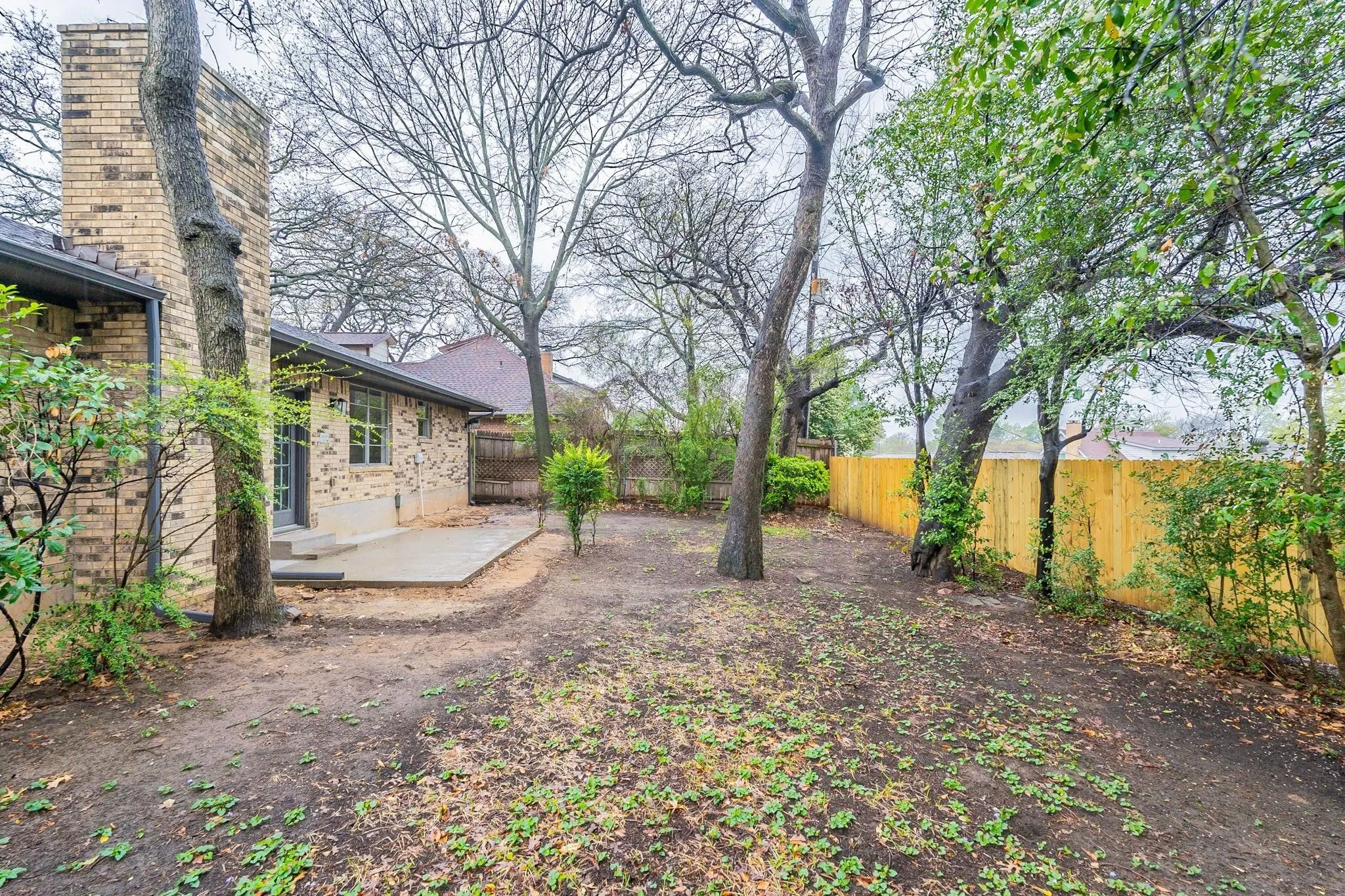 Single Family Residence For Sale in Tarrant County , 2105 Castle Oaks Drive, Arlington, Texas 76012, 3 Bedroom, 2 Bathroom, 2 Garage spaces, 1,815 Sqft, built in 1975, mls#21157599, Real Estate Agent in Arlington, Homes For Sale in Tarrant county, Homes For Sale in Arlington, Realtor in Arlington Texas, Real Estate Brokerage Independent Realty Texas, Luminita Cordes Realtor